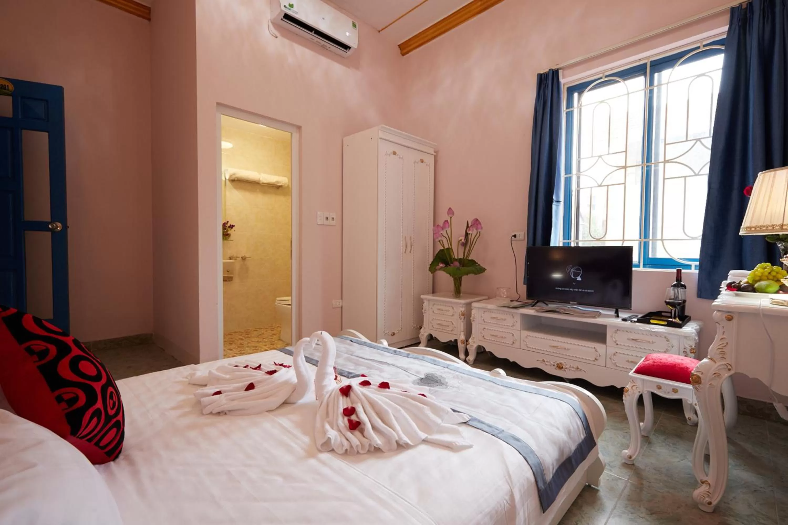 Bed in Lucky Budda Inn Villa