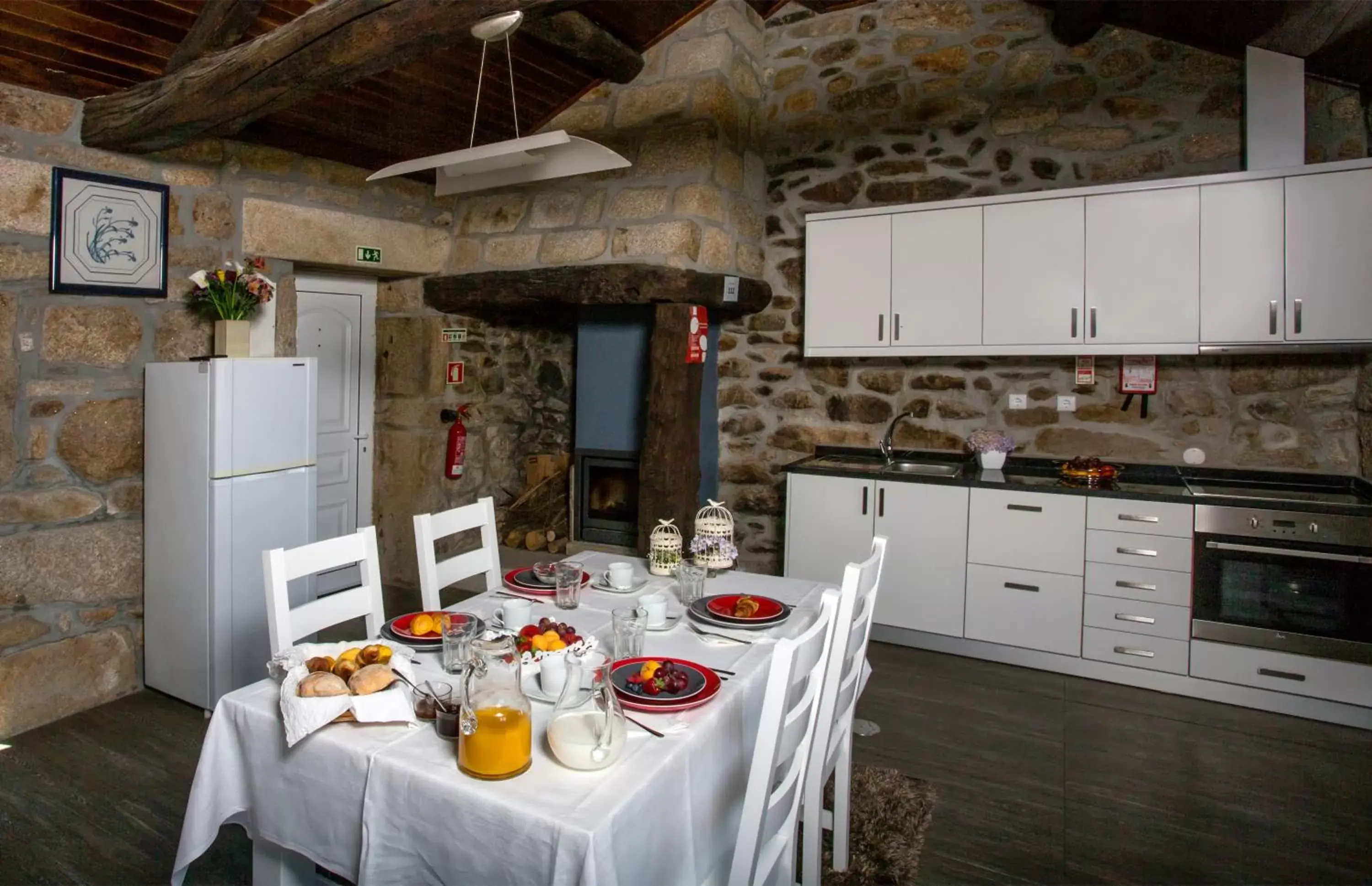 Coffee/tea facilities, Kitchen/Kitchenette in Casa Amarela