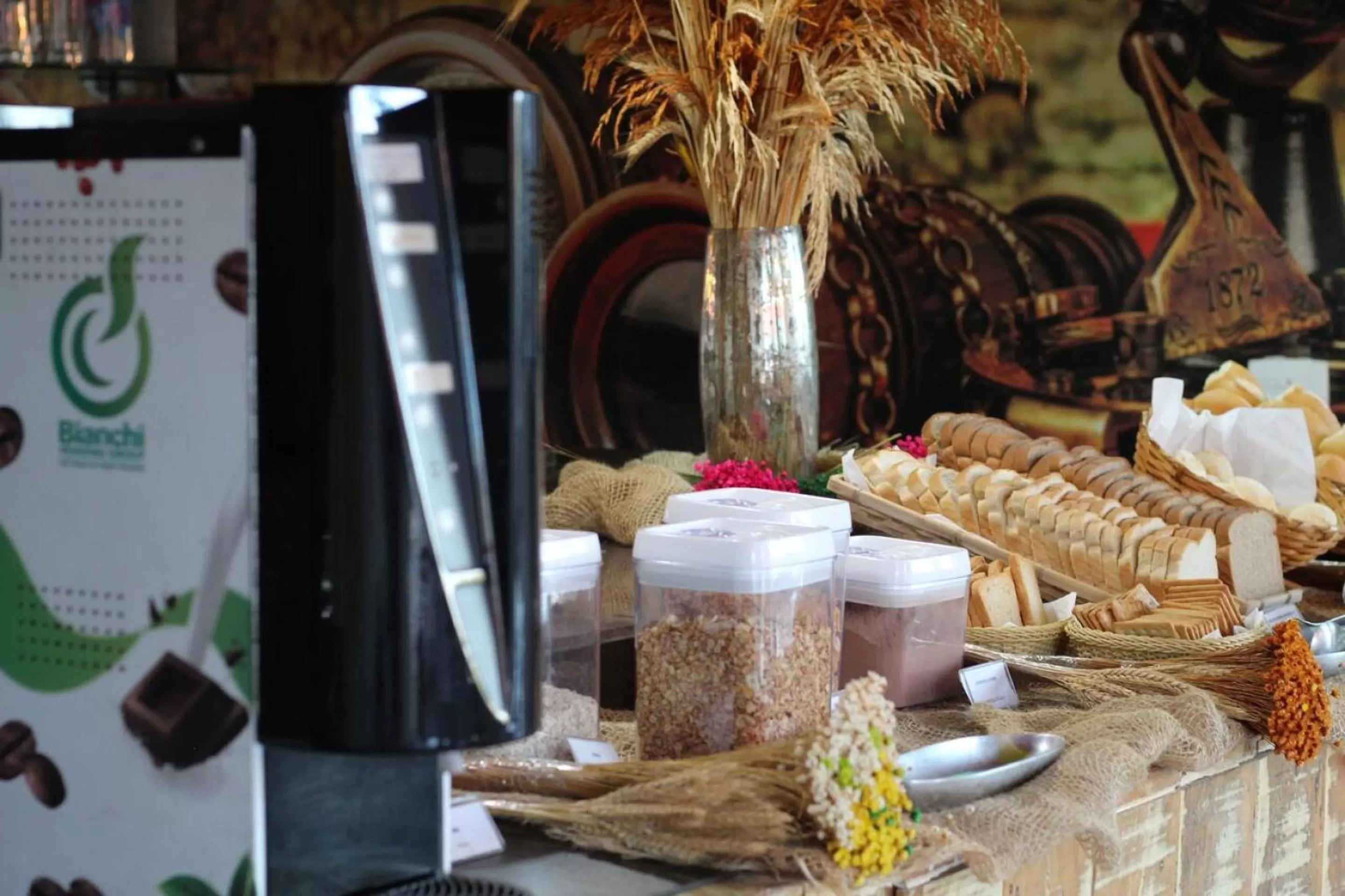 Restaurant/places to eat in Compacto Hotel