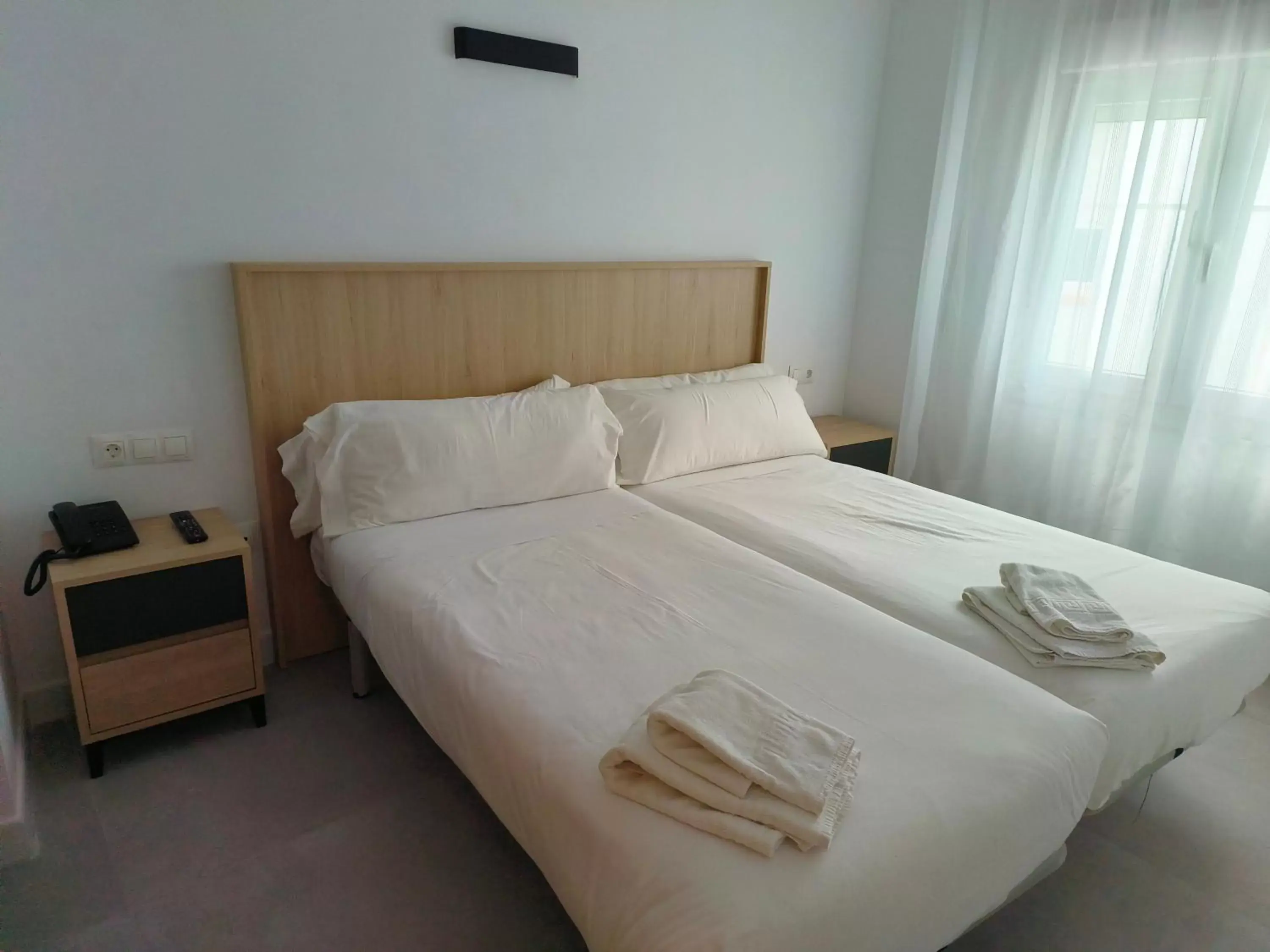Bedroom, Bed in Hotel Mediterráneo