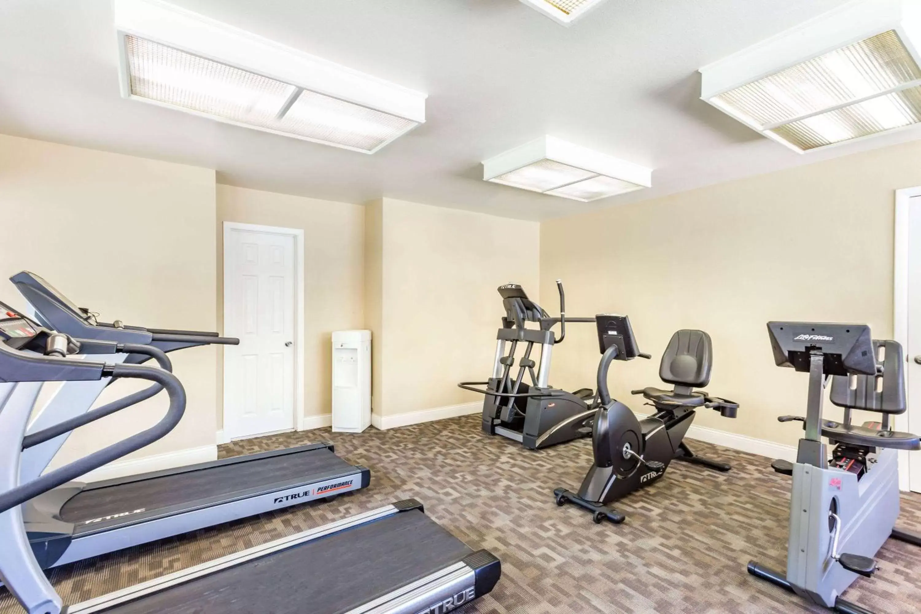 Fitness centre/facilities, Fitness Center/Facilities in Days Hotel by Wyndham Mesa Near Phoenix