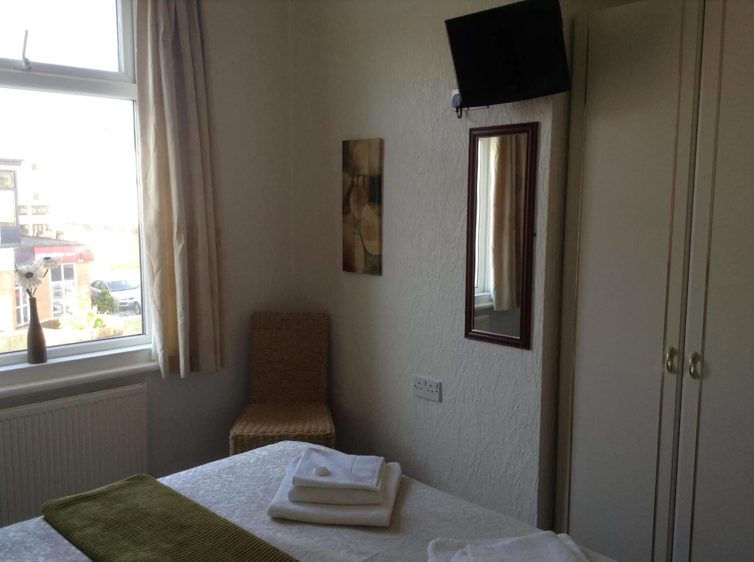 Summer, Bed in Legends Hotel