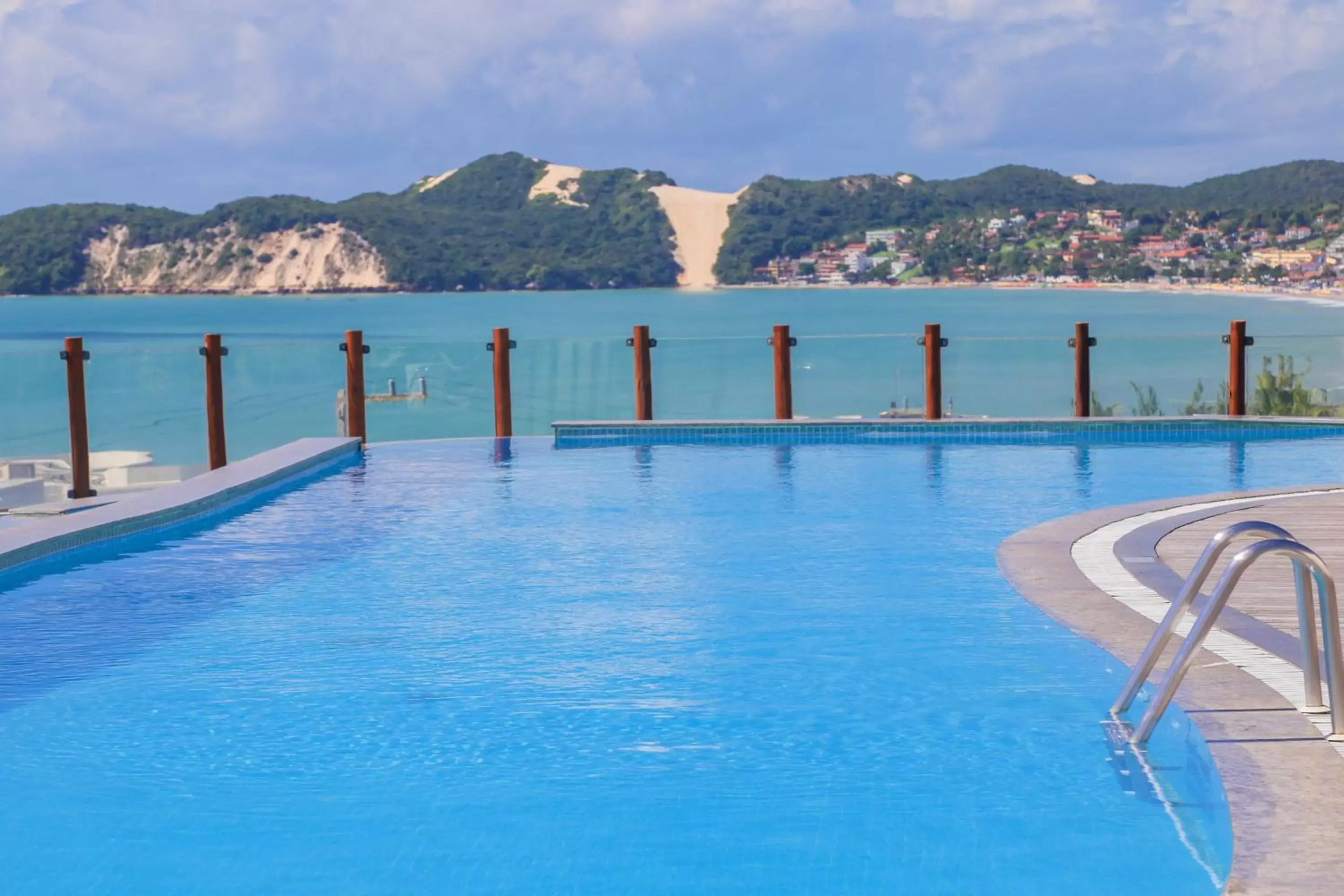 Swimming Pool in Pontalmar Praia Hotel