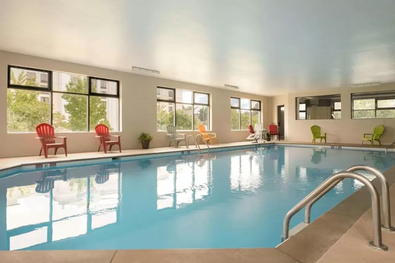 Swimming Pool in Super 8 by Wyndham Nashville Airport North