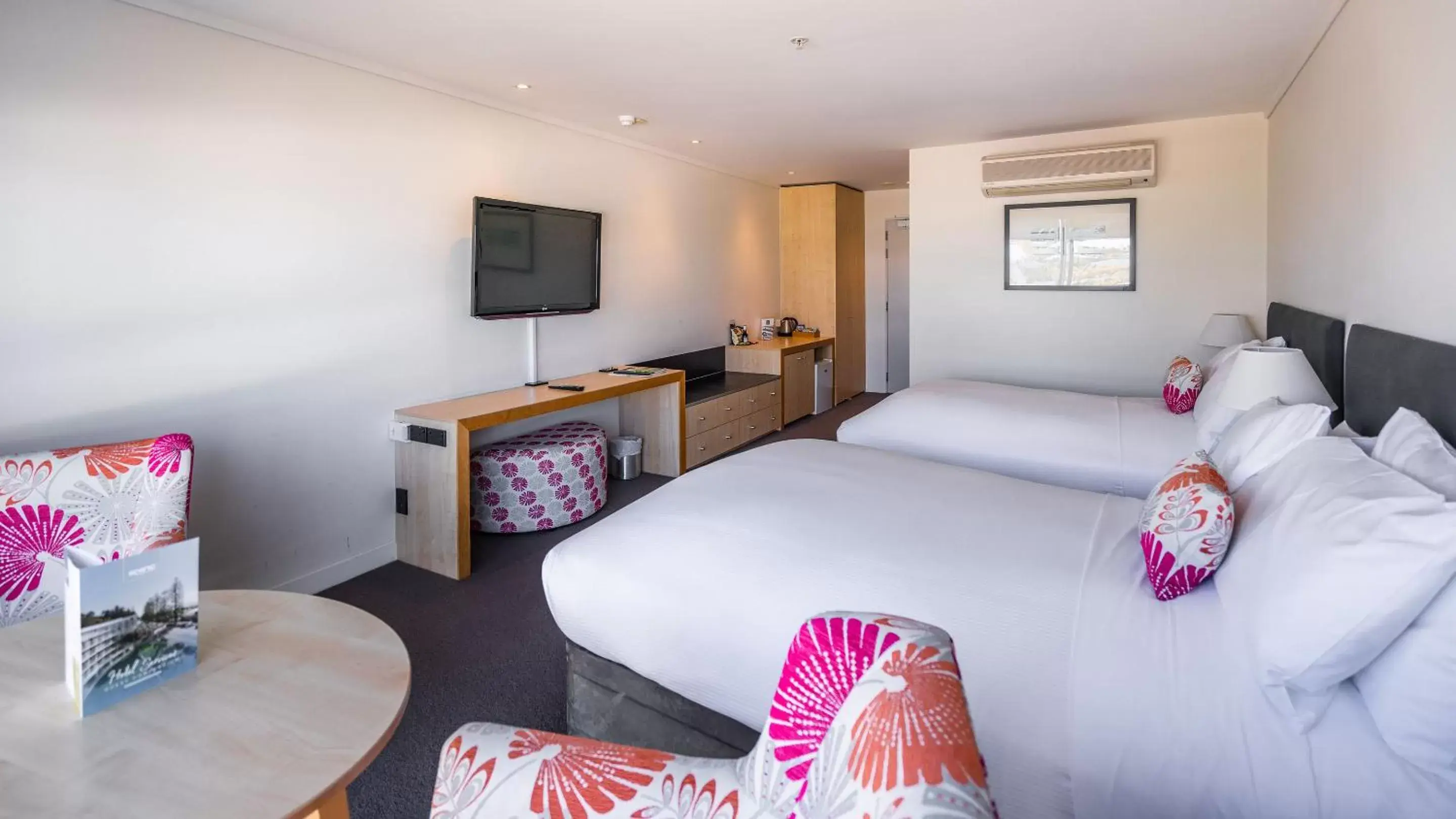 Photo of the whole room, Bed in Scenic Hotel Te Pania Photo of the whole room, Bed in Scenic Hotel Te Pania