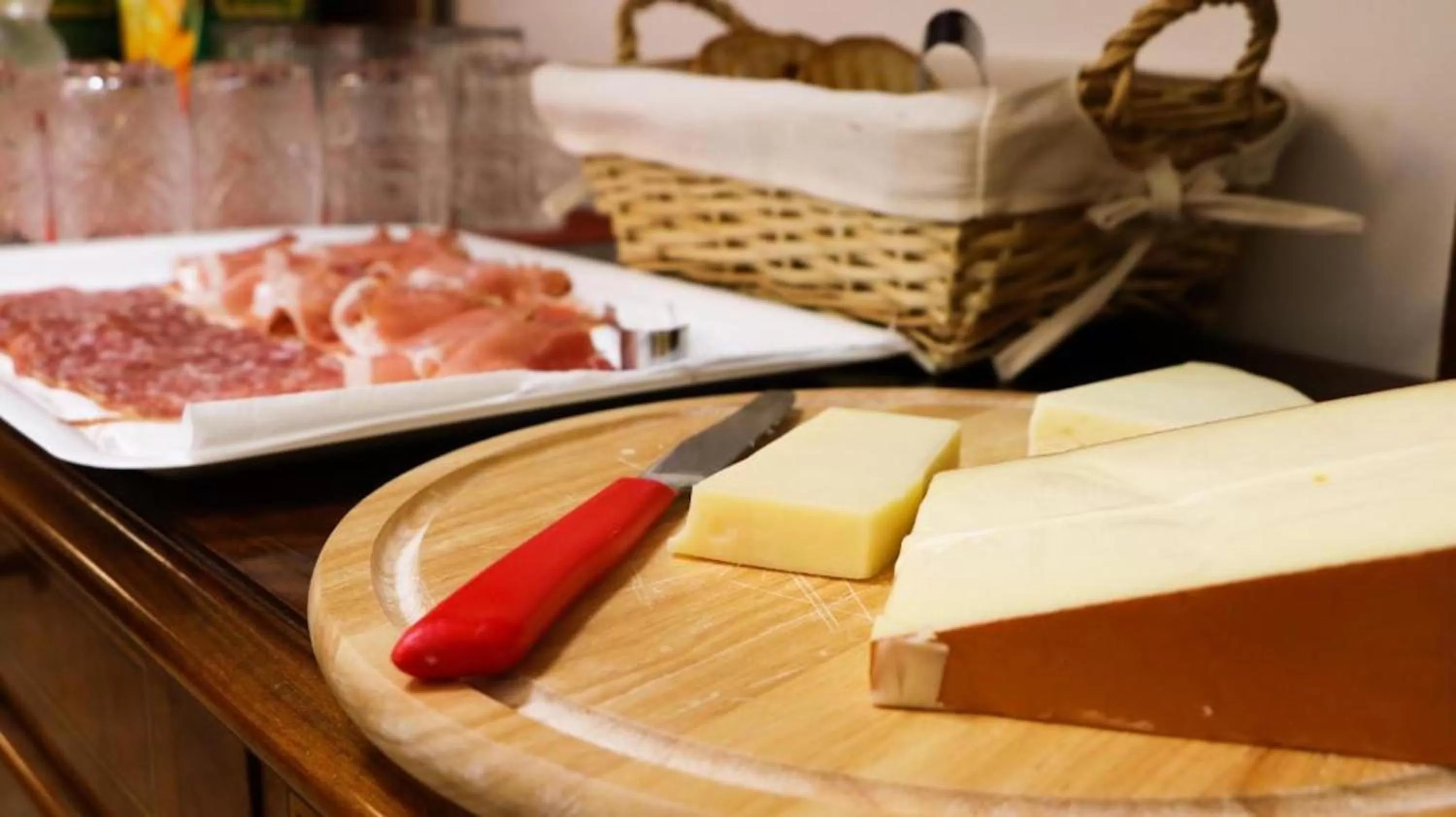 Food and drinks in BQ House Castello Luxury Rooms