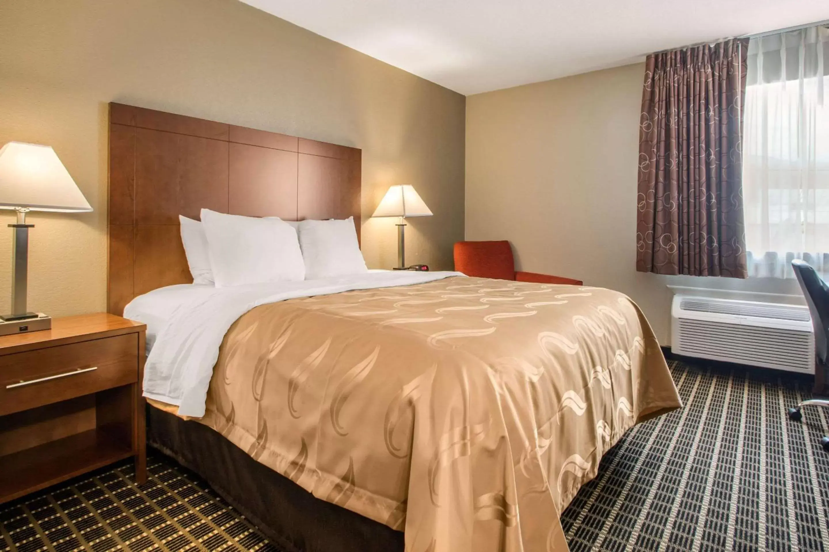 Photo of the whole room, Bed in Quality Inn Madison West Near University Area Photo of the whole room, Bed in Quality Inn Madison West Near University Area