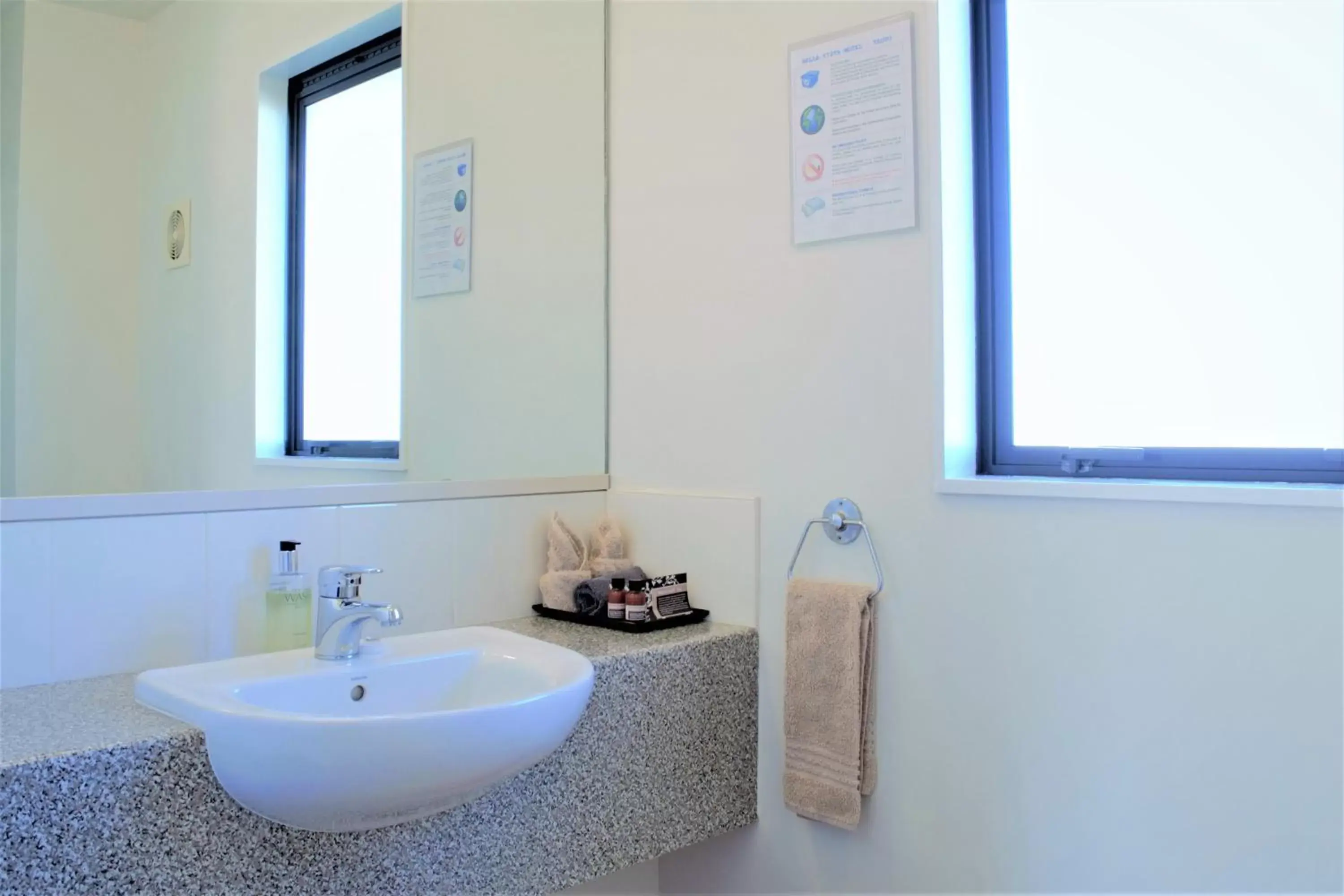 Bathroom in Bella Vista Motel Taupo