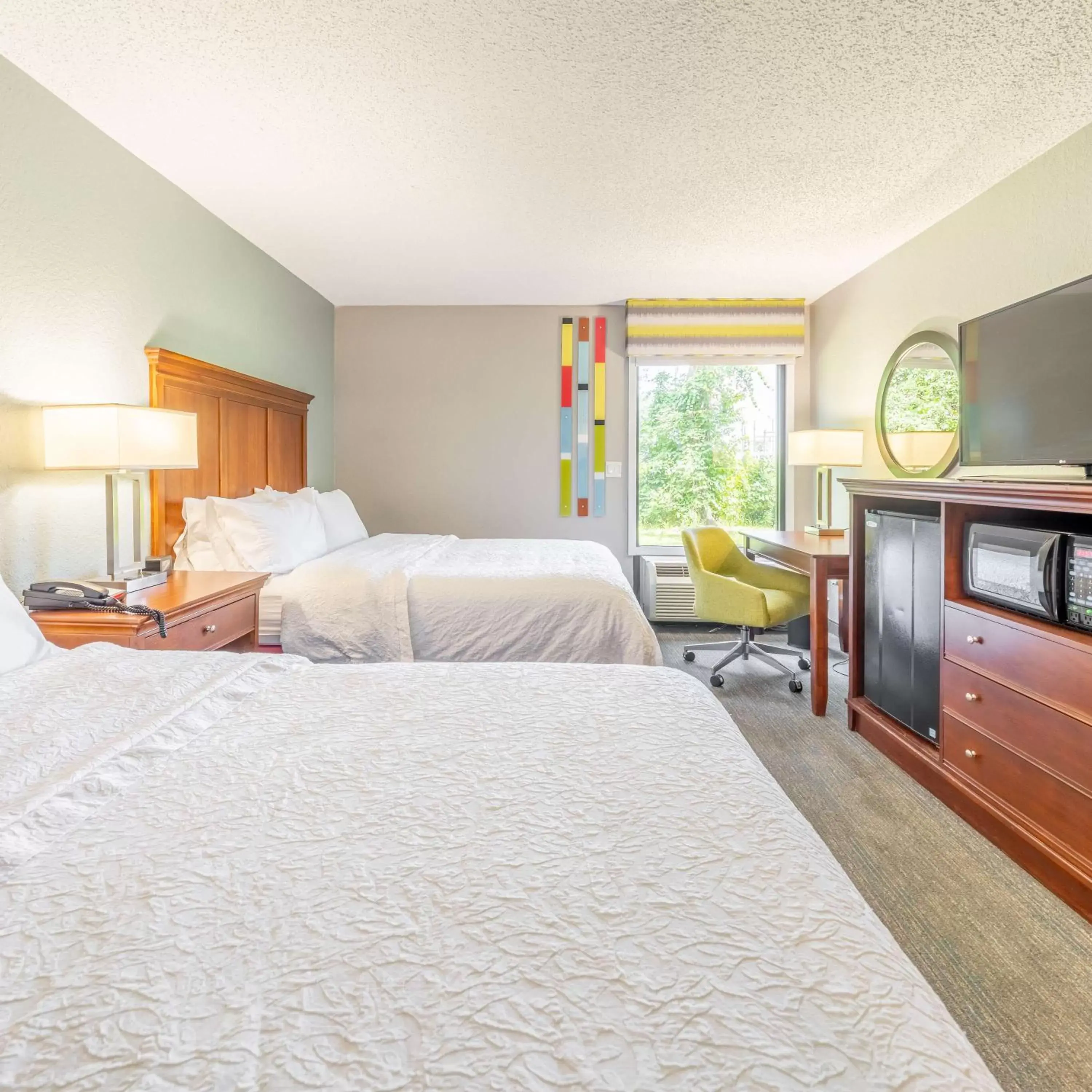 Bedroom, Bed in Hampton Inn Gainesville