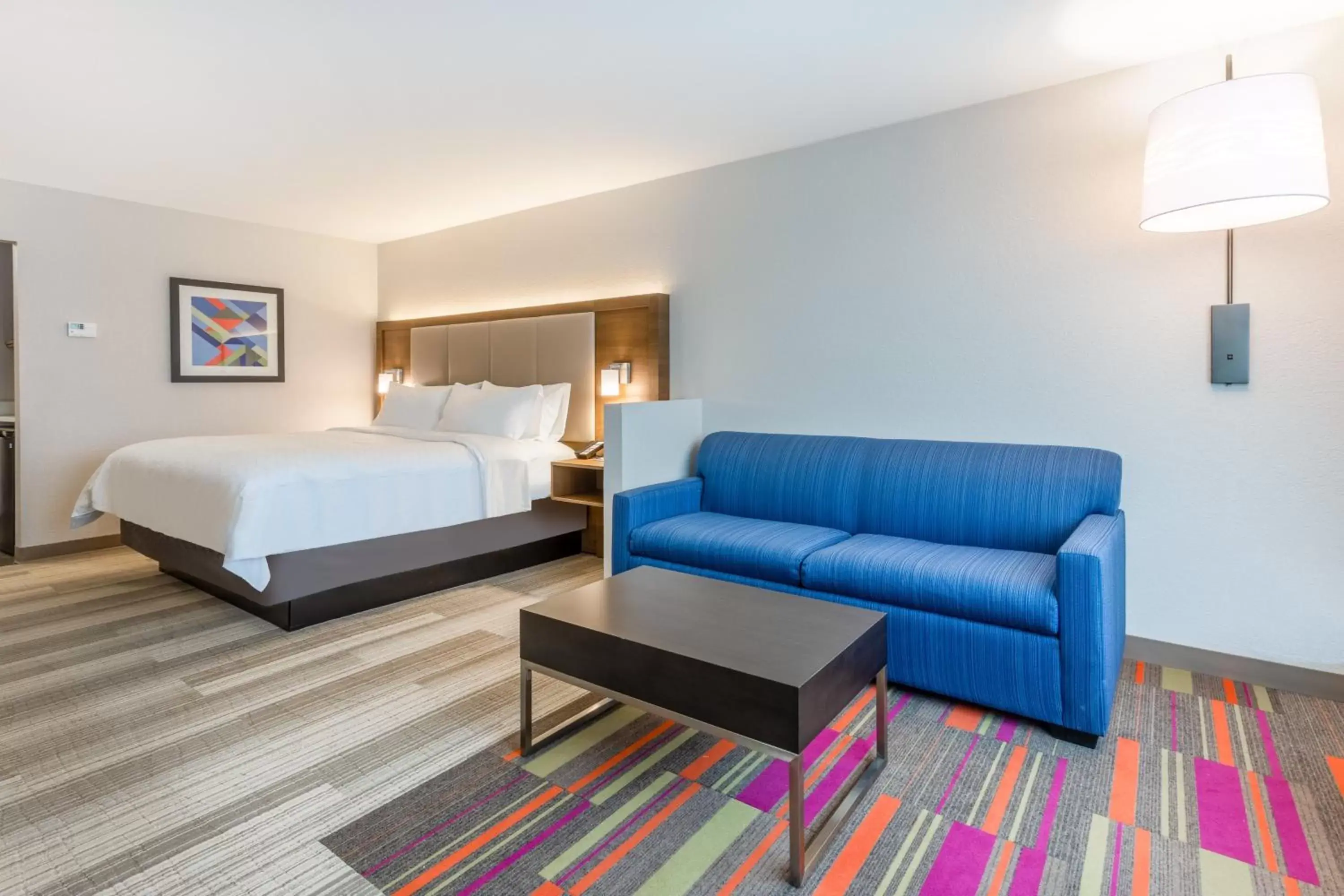 King Suite - Communications and Mobility Access in Holiday Inn Express & Suites - Florence - Cincinnati Airport by IHG King Suite - Communications and Mobility Access in Holiday Inn Express & Suites - Florence - Cincinnati Airport by IHG