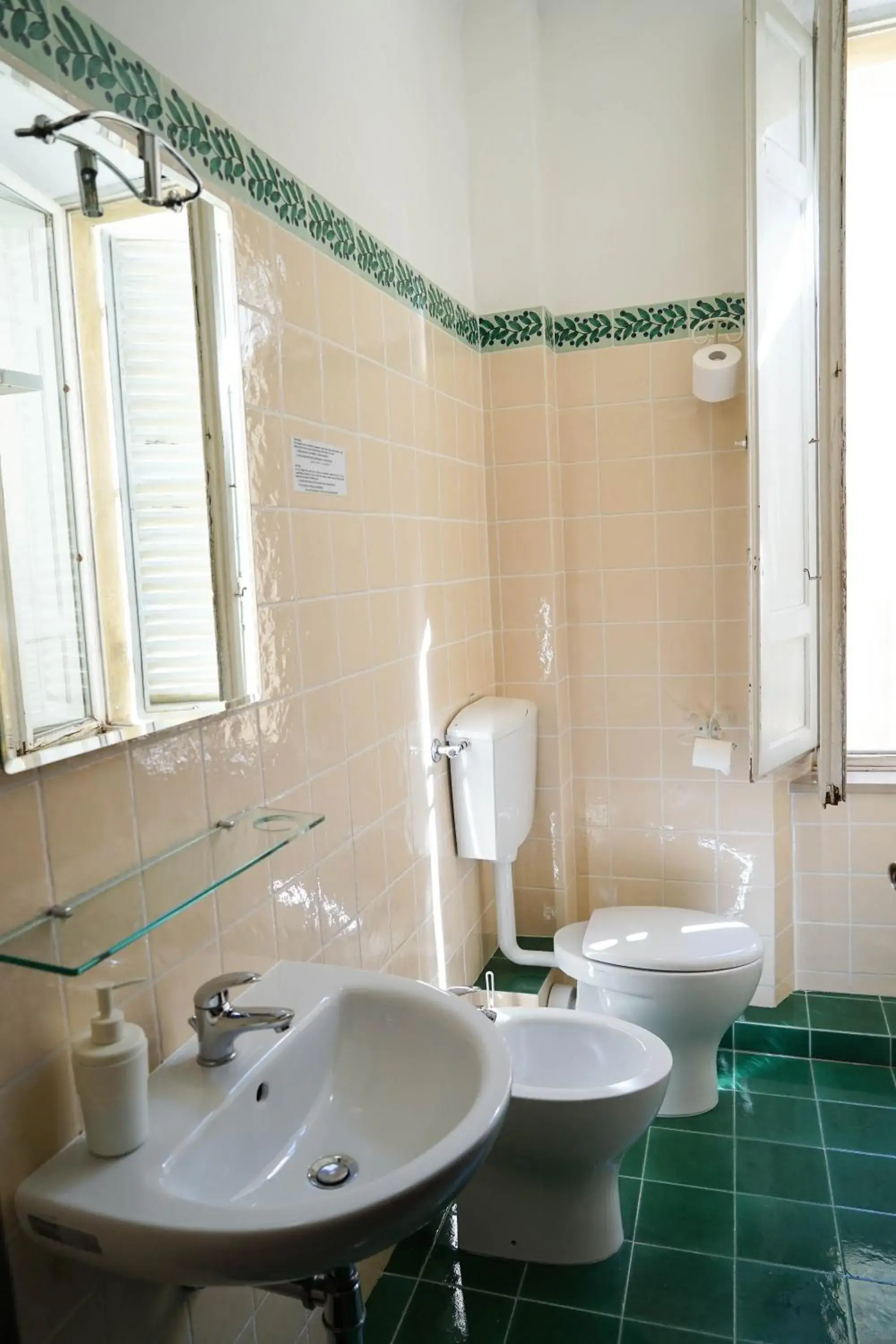 Bathroom in Albergo Tre Donzelle