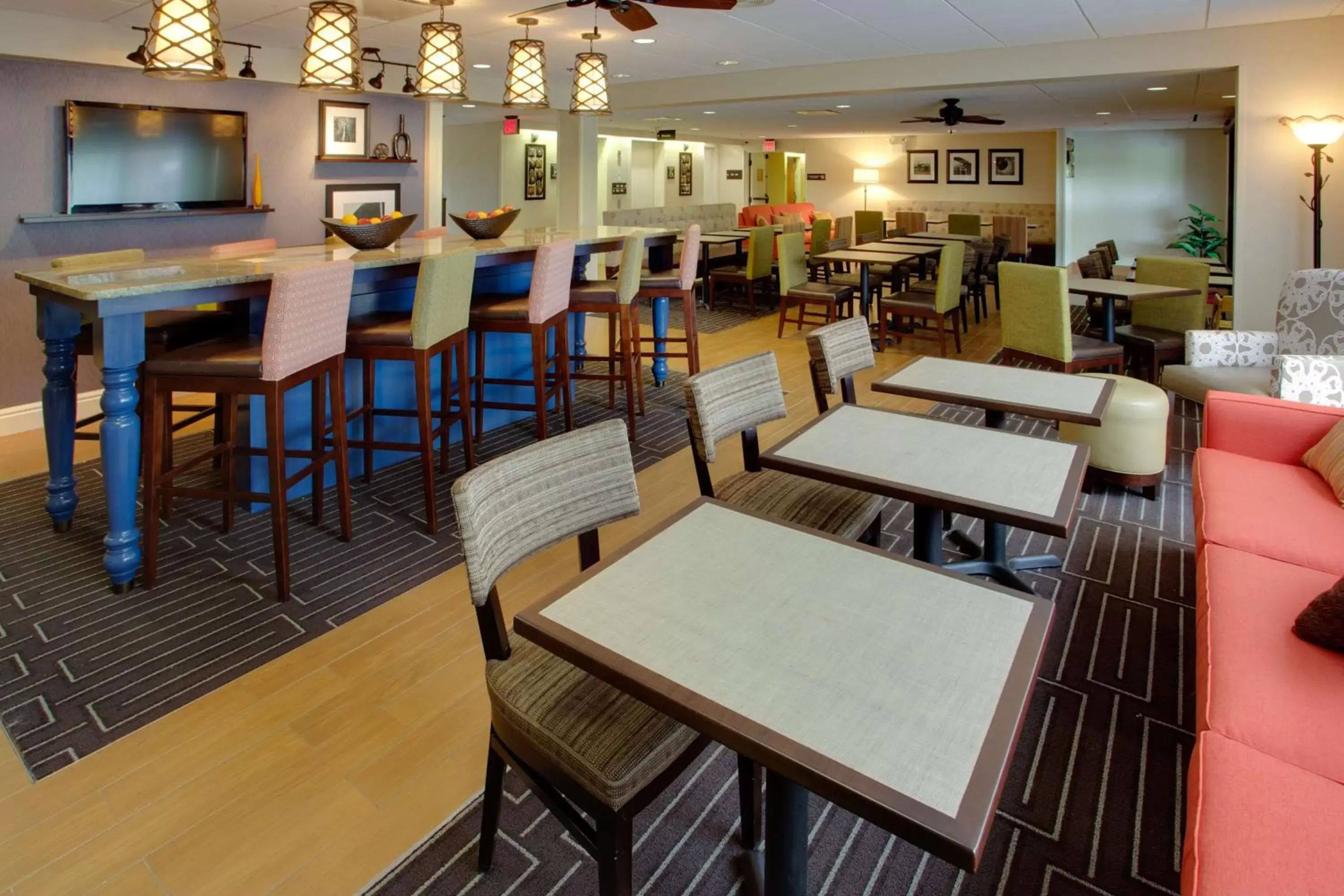 Lobby or reception, Restaurant/Places to Eat in Hampton Inn Pittsburgh/Airport