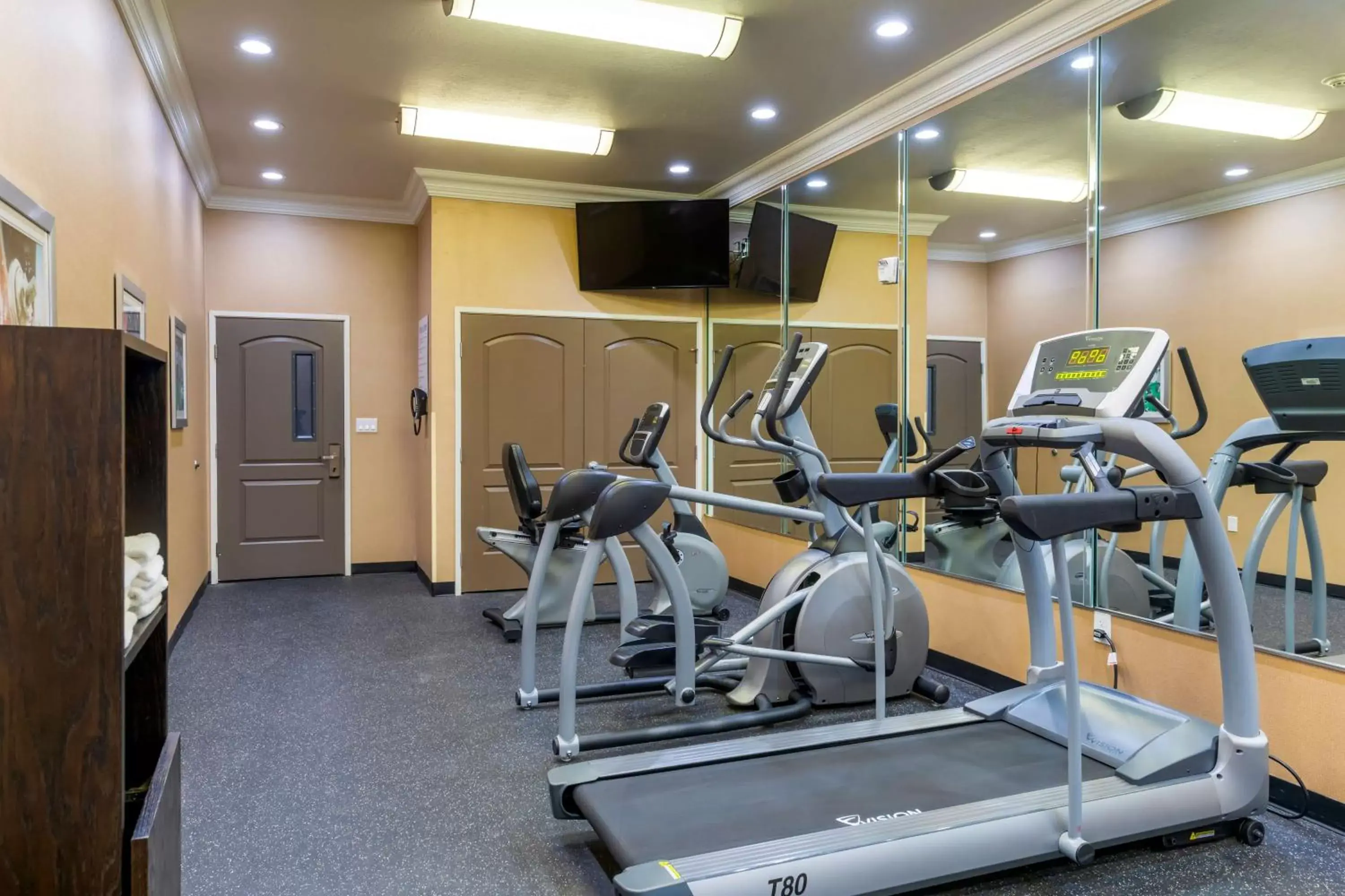 Fitness centre/facilities, Fitness Center/Facilities in Best Western Plus Wasco Inn & Suites