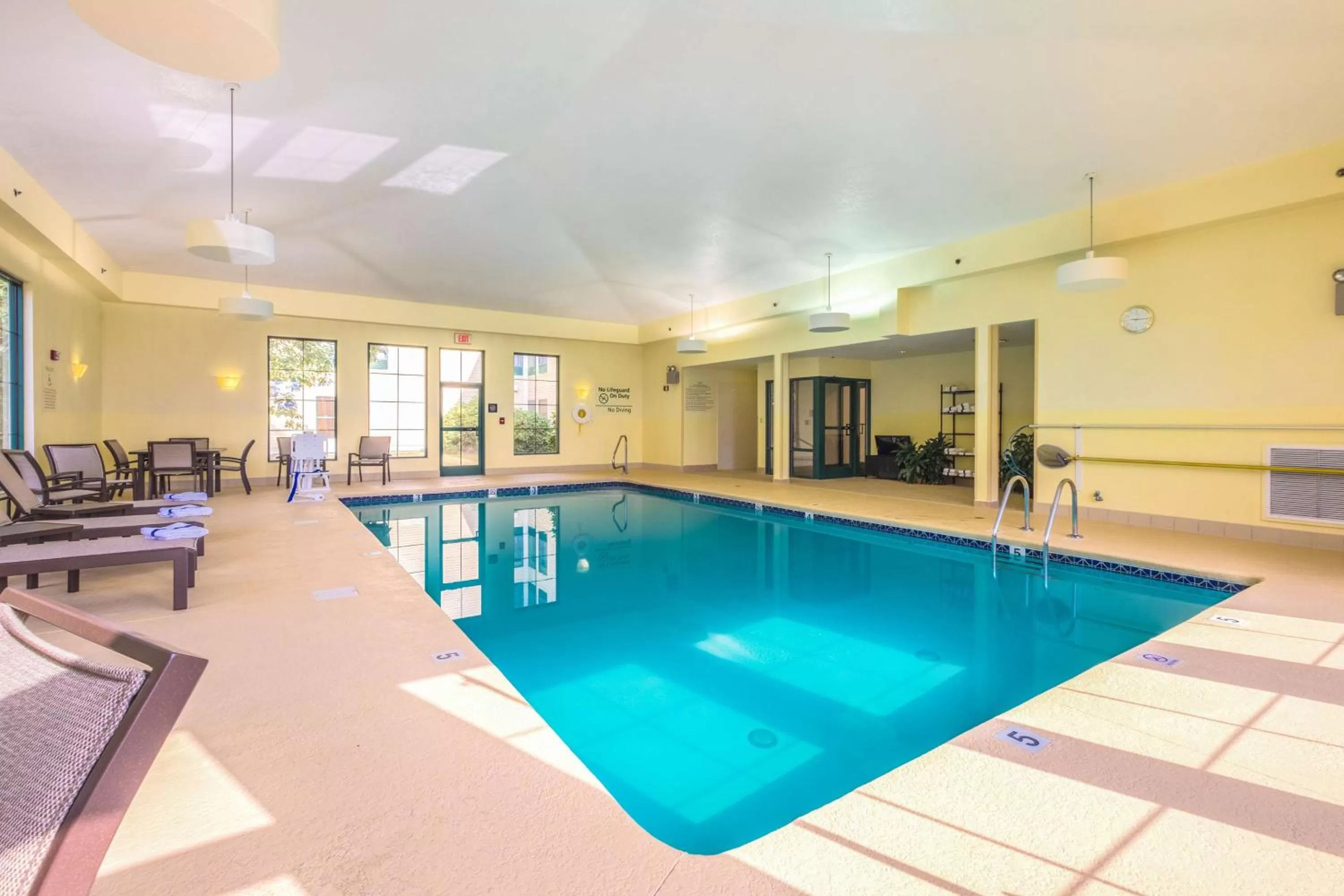 Pool view in Hampton Inn Freeport/Brunswick