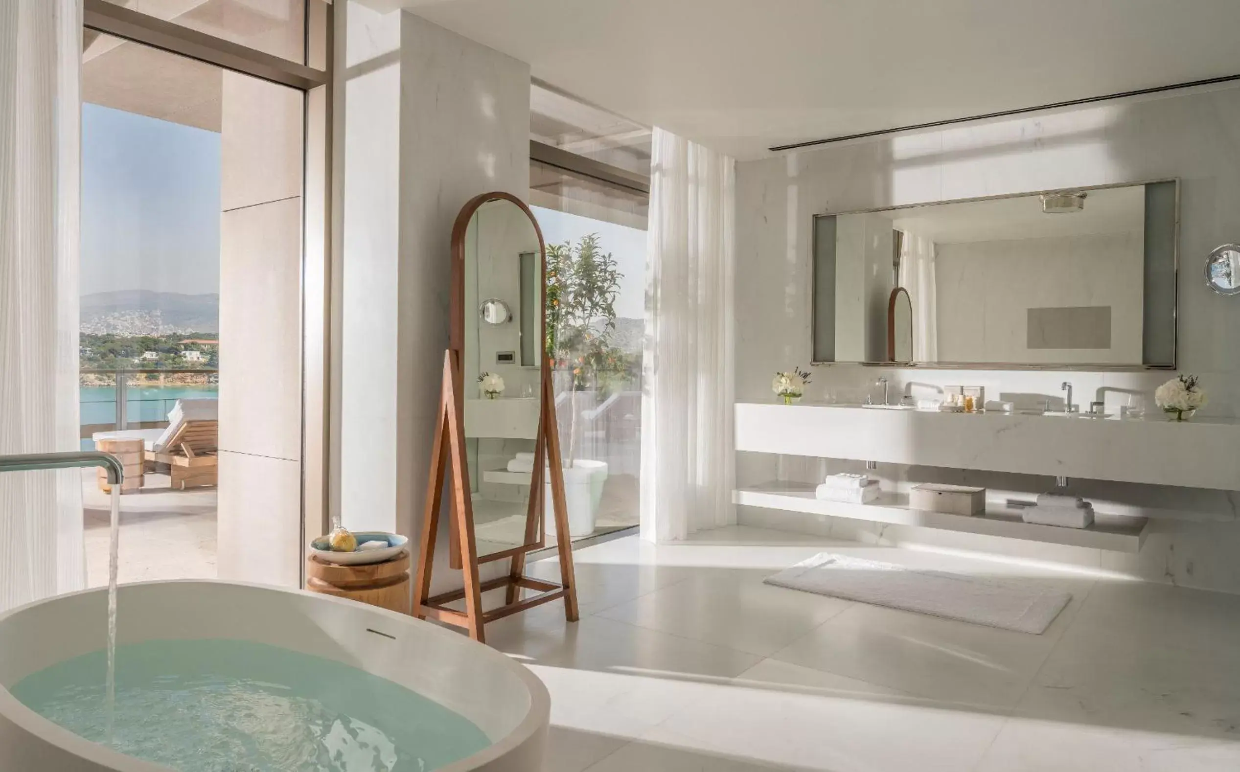 Hot Tub, Bathroom in Four Seasons Astir Palace Hotel Athens