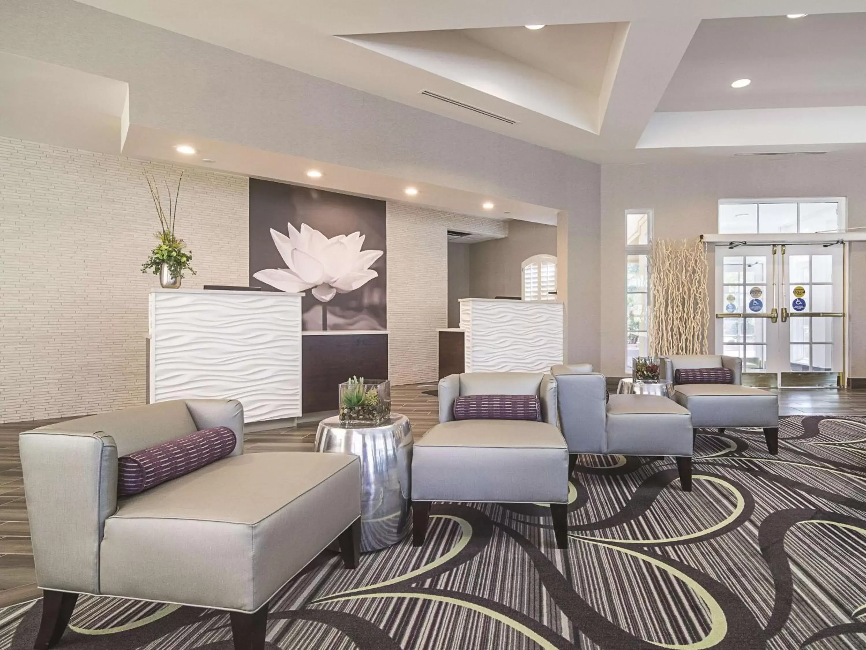 Lobby or reception, Lounge/Bar in La Quinta by Wyndham Phoenix Mesa West