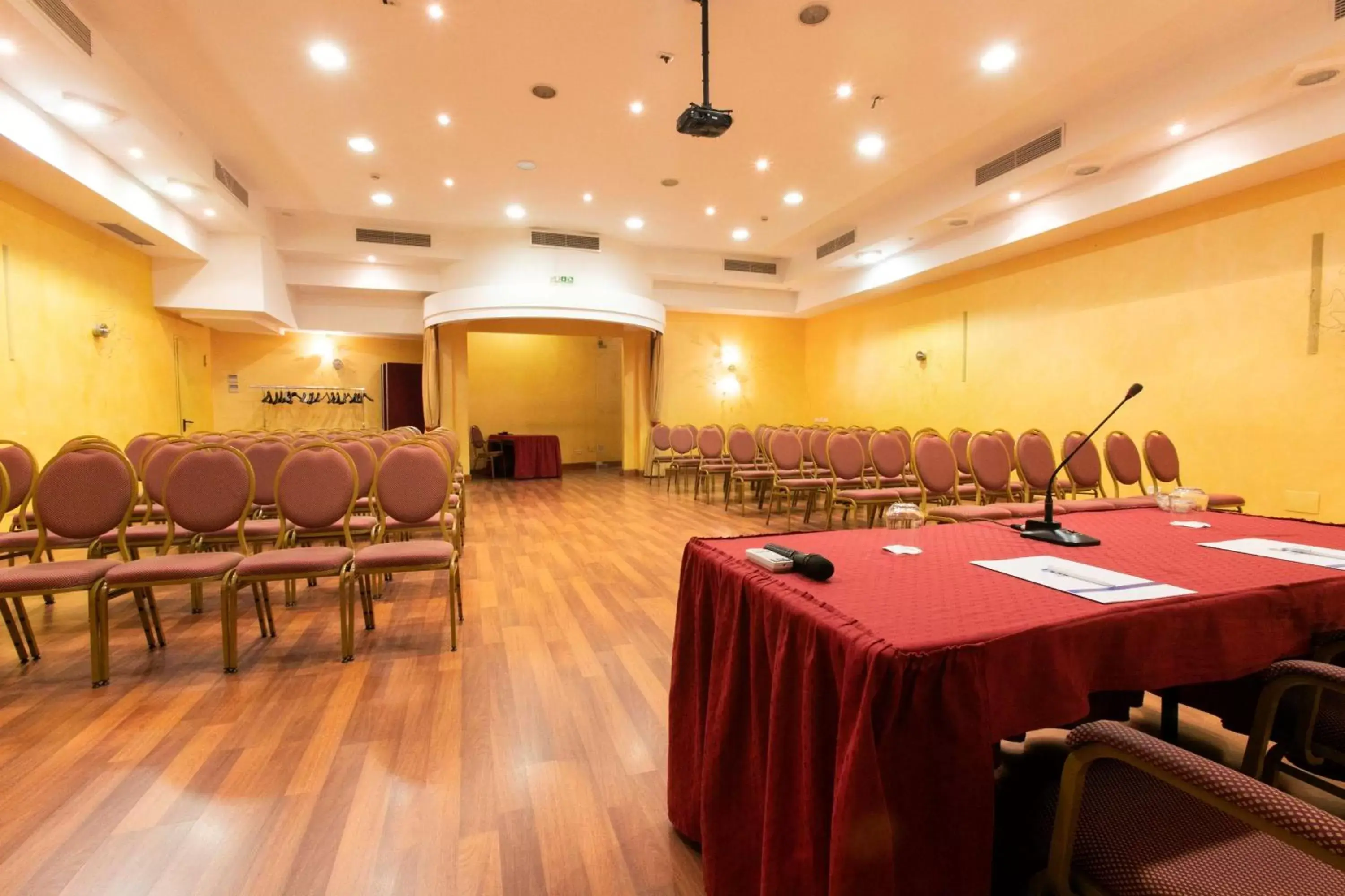 Meeting/conference room in Best Western Ai Cavalieri Hotel