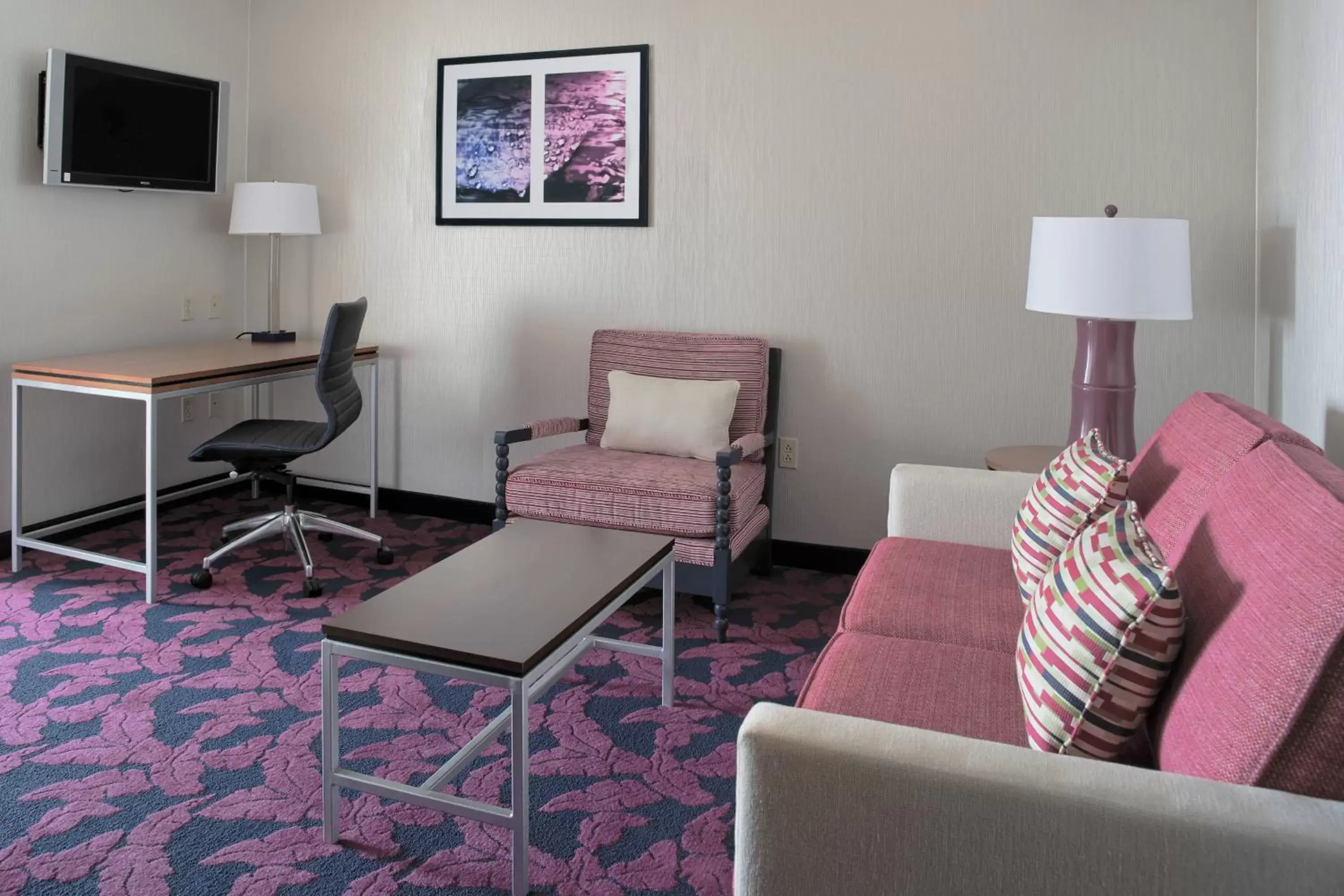 Living room, Seating Area in SpringHill Suites by Marriott Virginia Beach Oceanfront