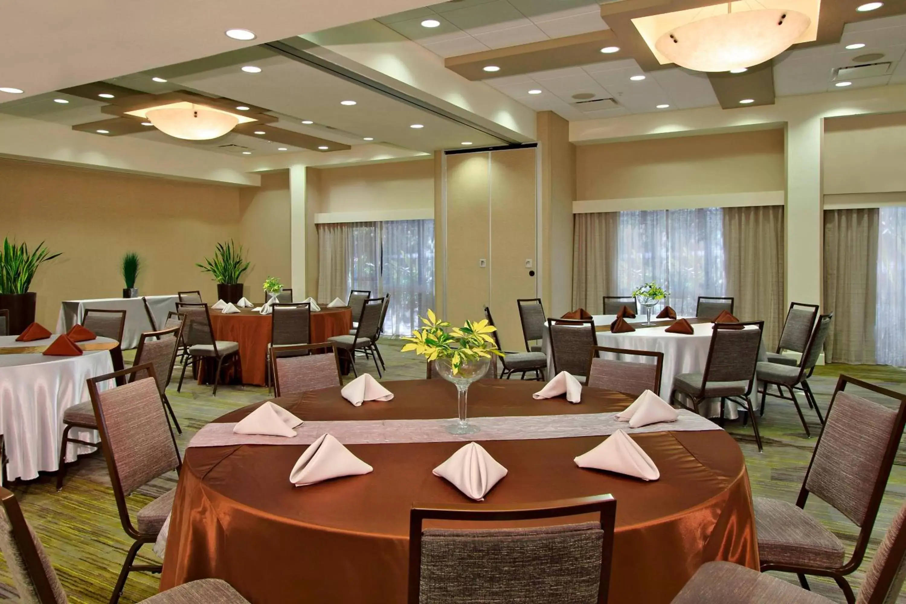 Meeting/conference room, Restaurant/Places to Eat in Courtyard by Marriott Cocoa Beach Cape Canaveral