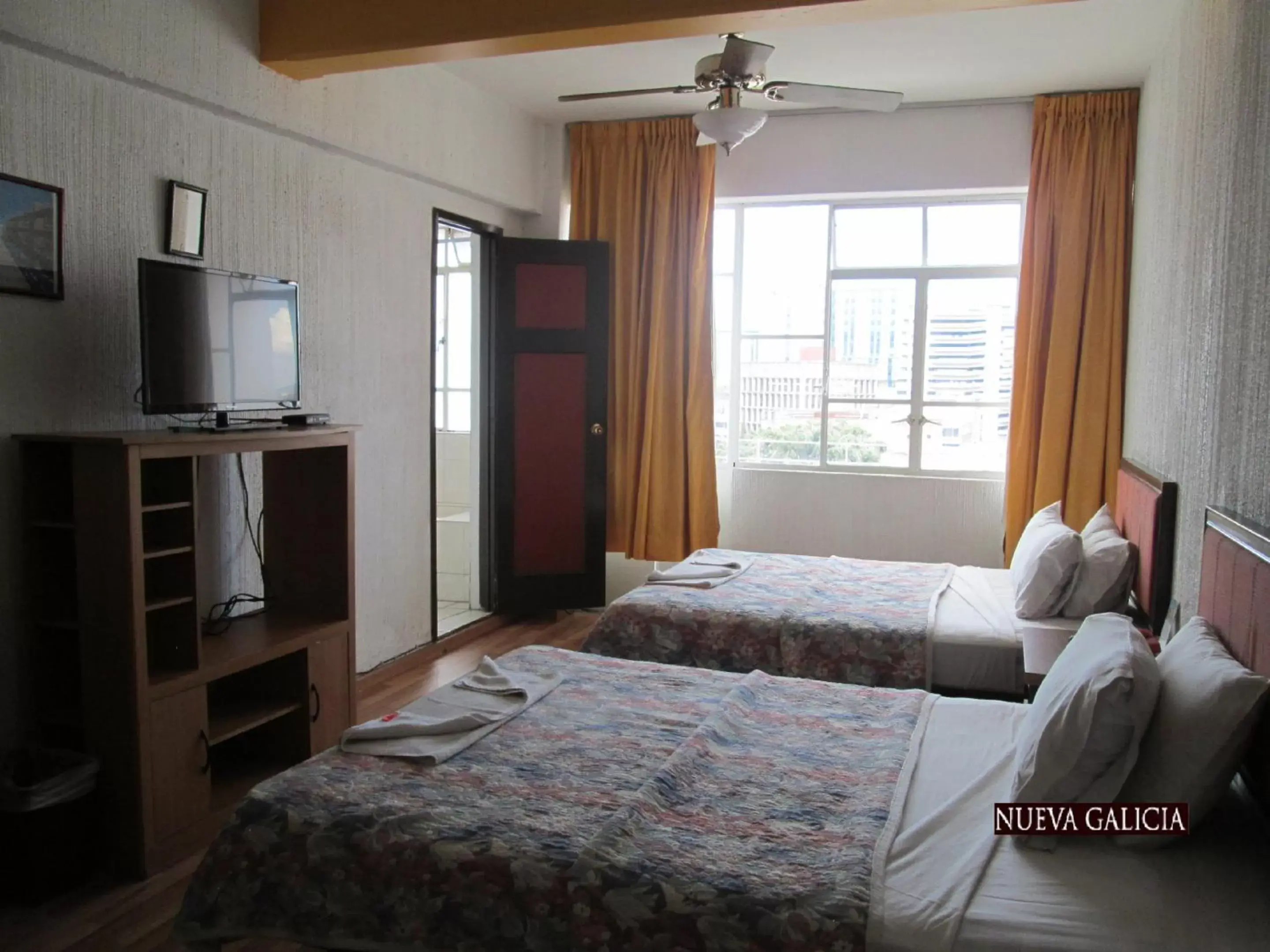 Bedroom, Bed in Hotel Nueva Galicia