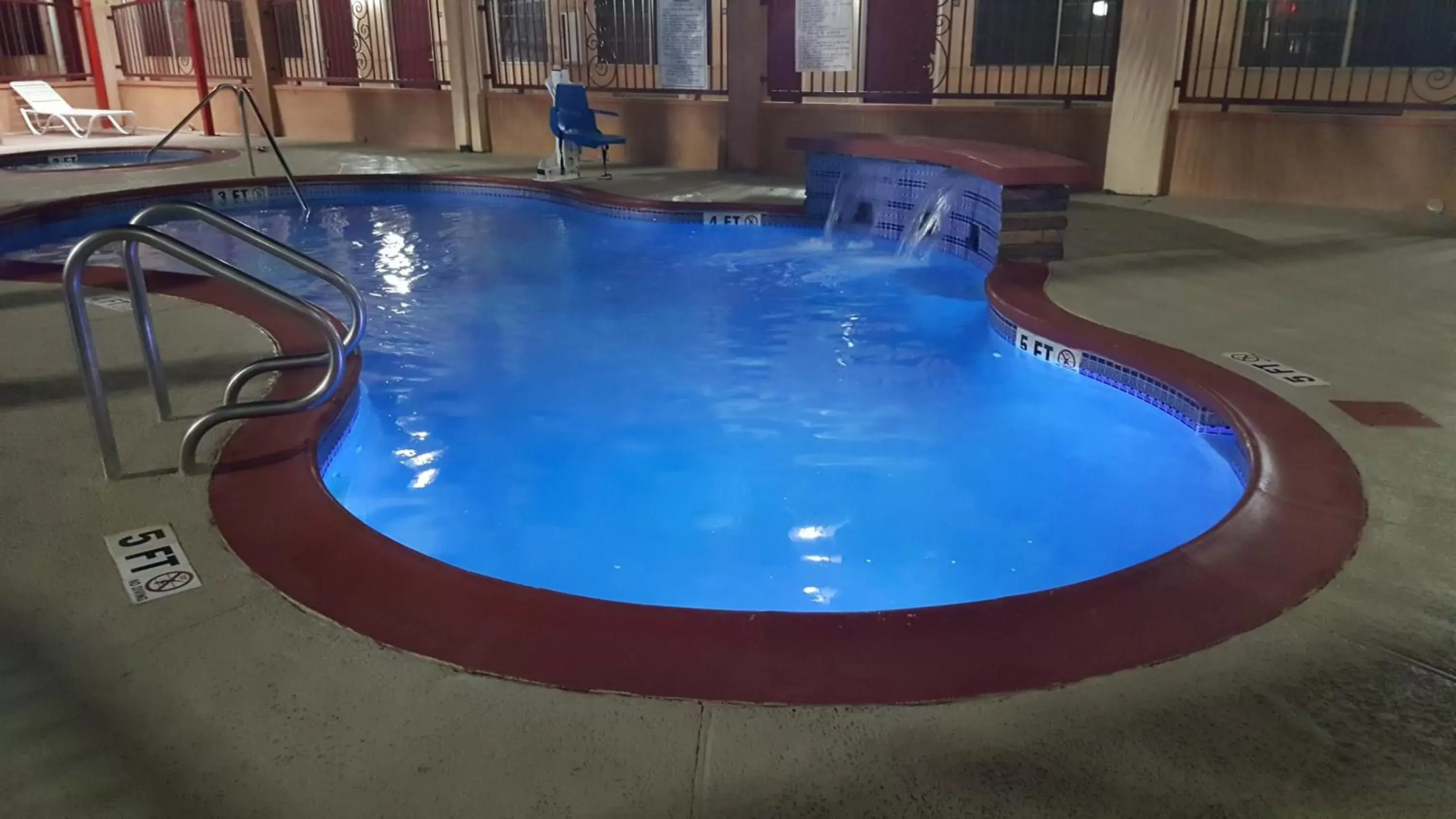 Pool view in Texas Inn Alamo Pool view in Texas Inn Alamo