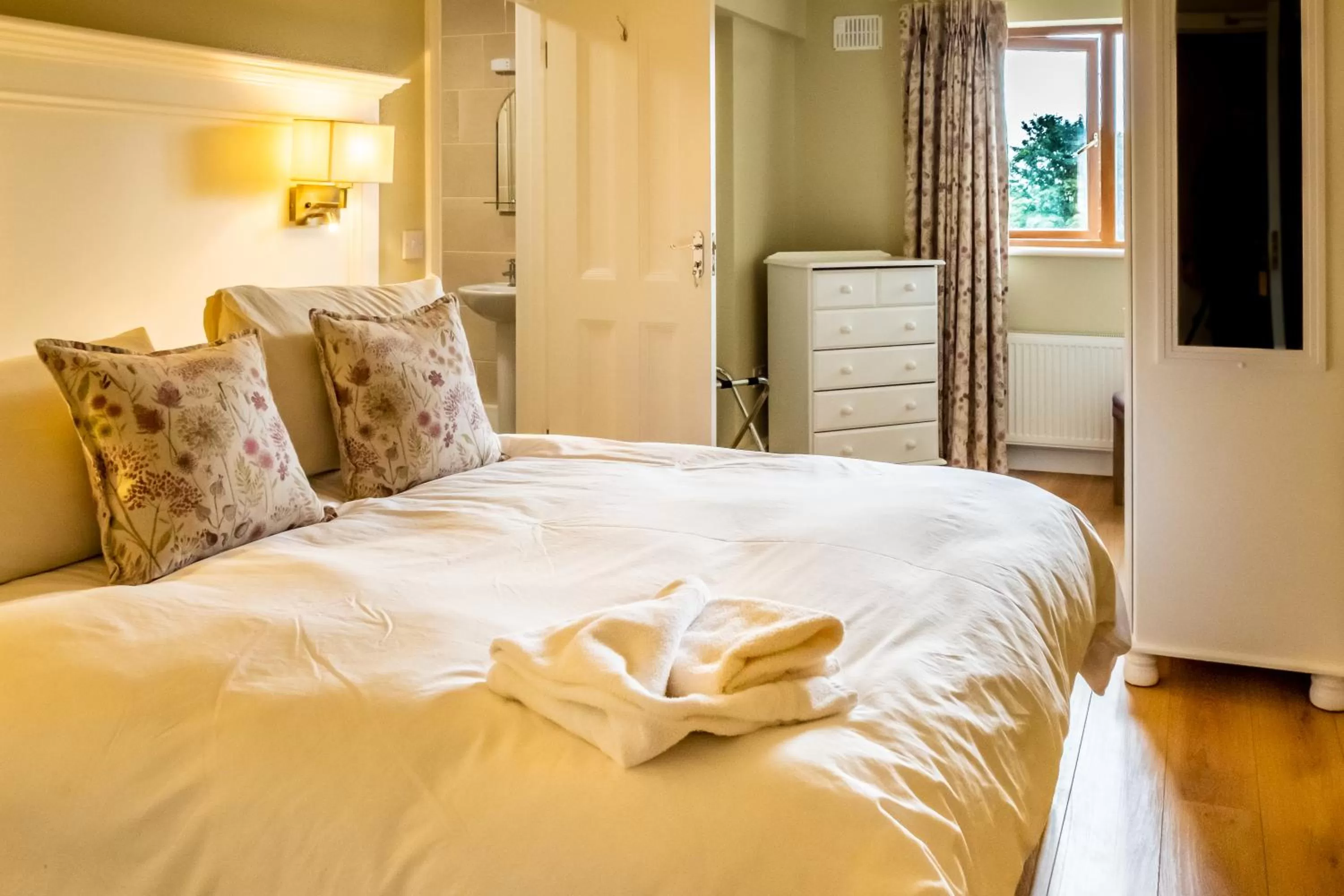 Bed in Jacob's Well Hotel