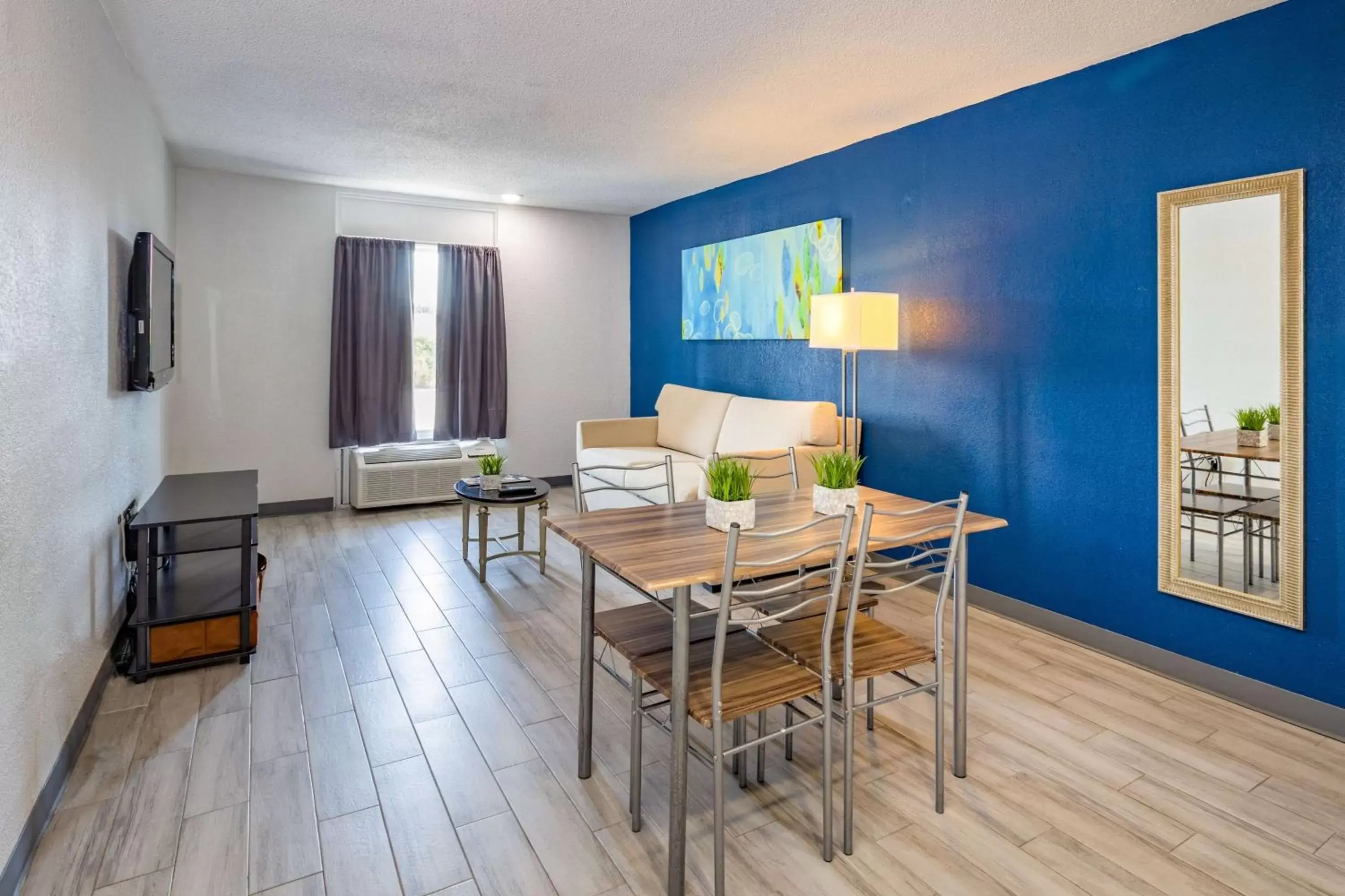 Photo of the whole room in Baymont by Wyndham Altamonte Springs Photo of the whole room in Baymont by Wyndham Altamonte Springs