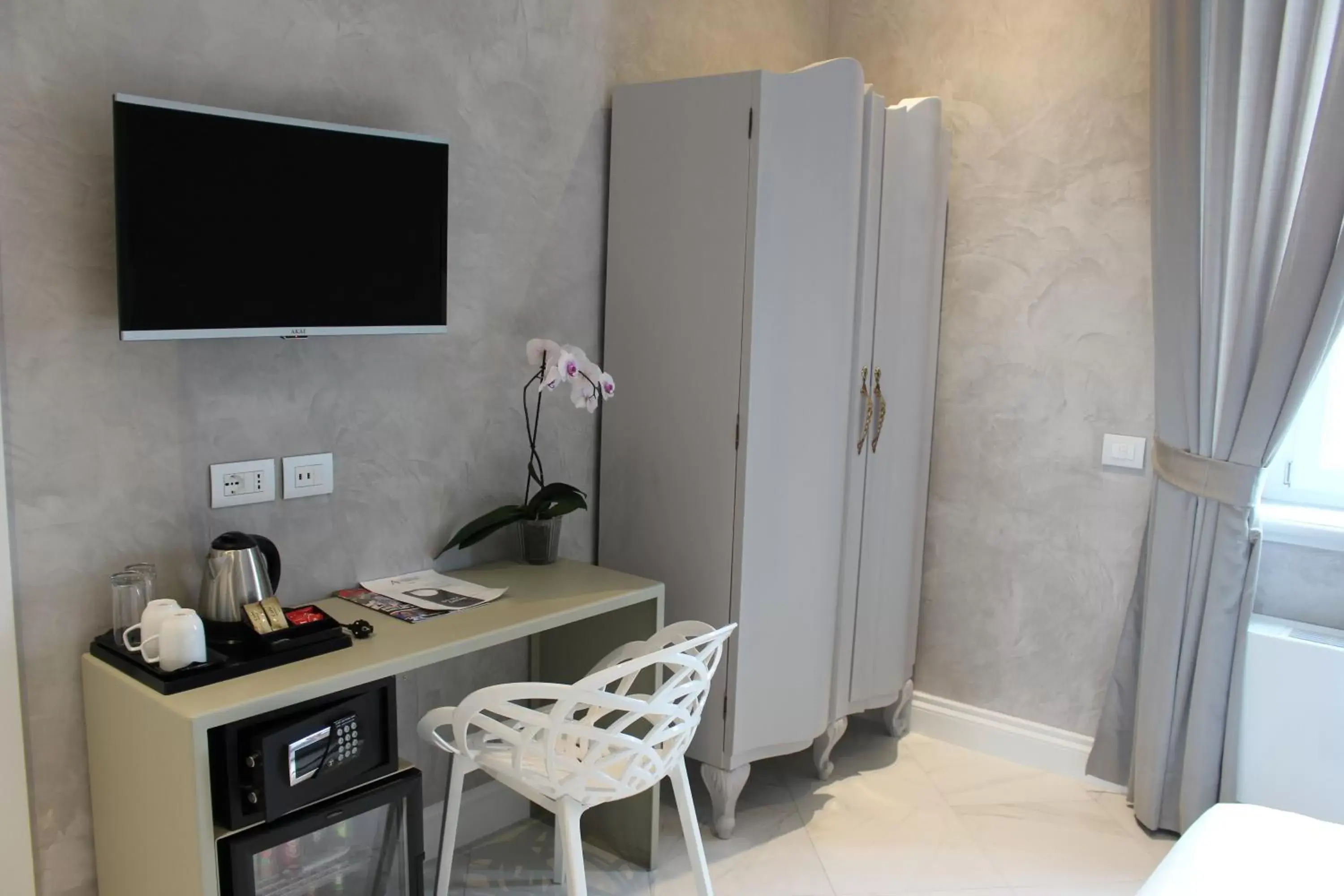 TV and multimedia, TV/Entertainment Center in Hotel Altavilla Catanzaro