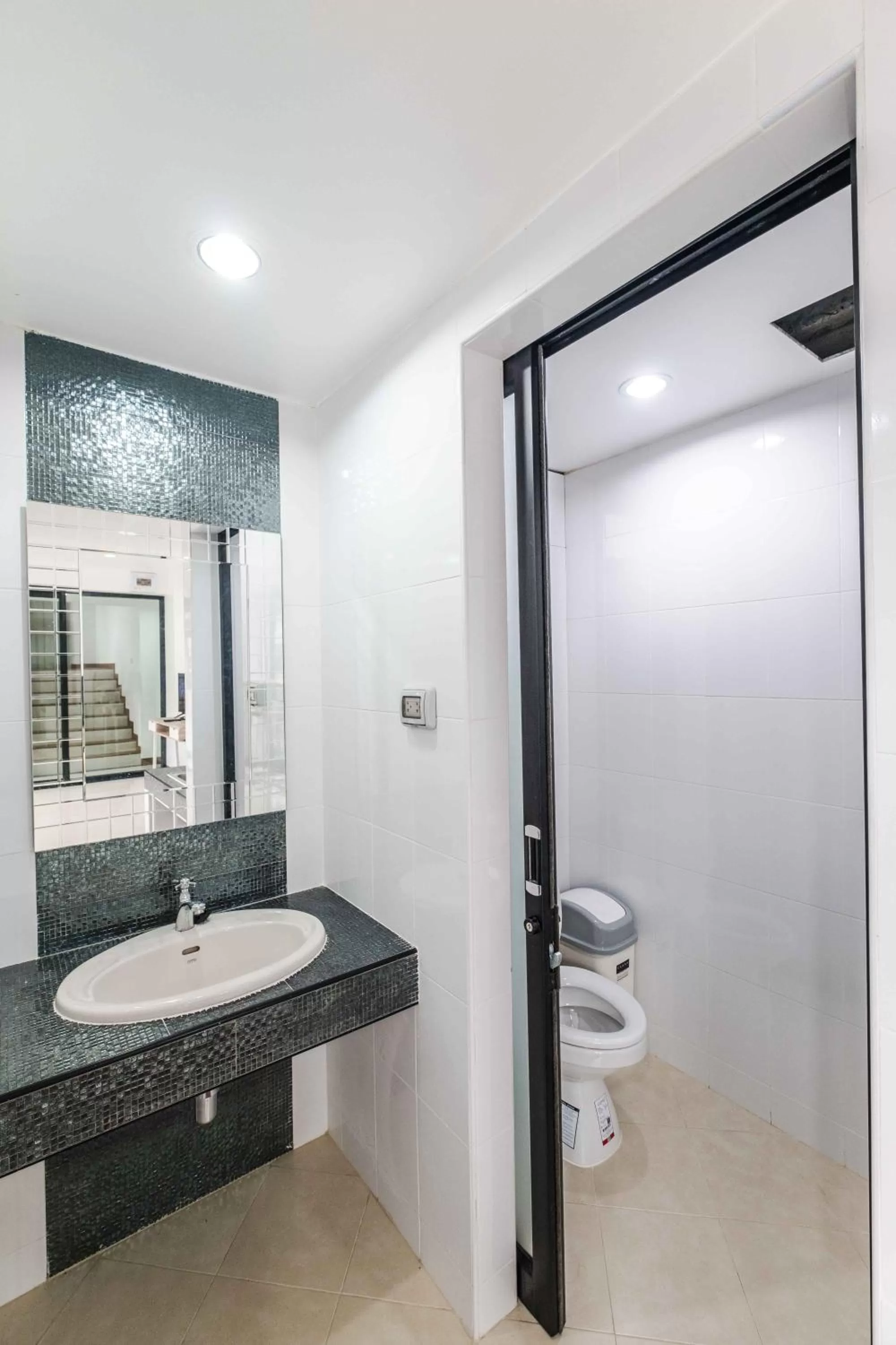 Shower in Don Muang Hotel