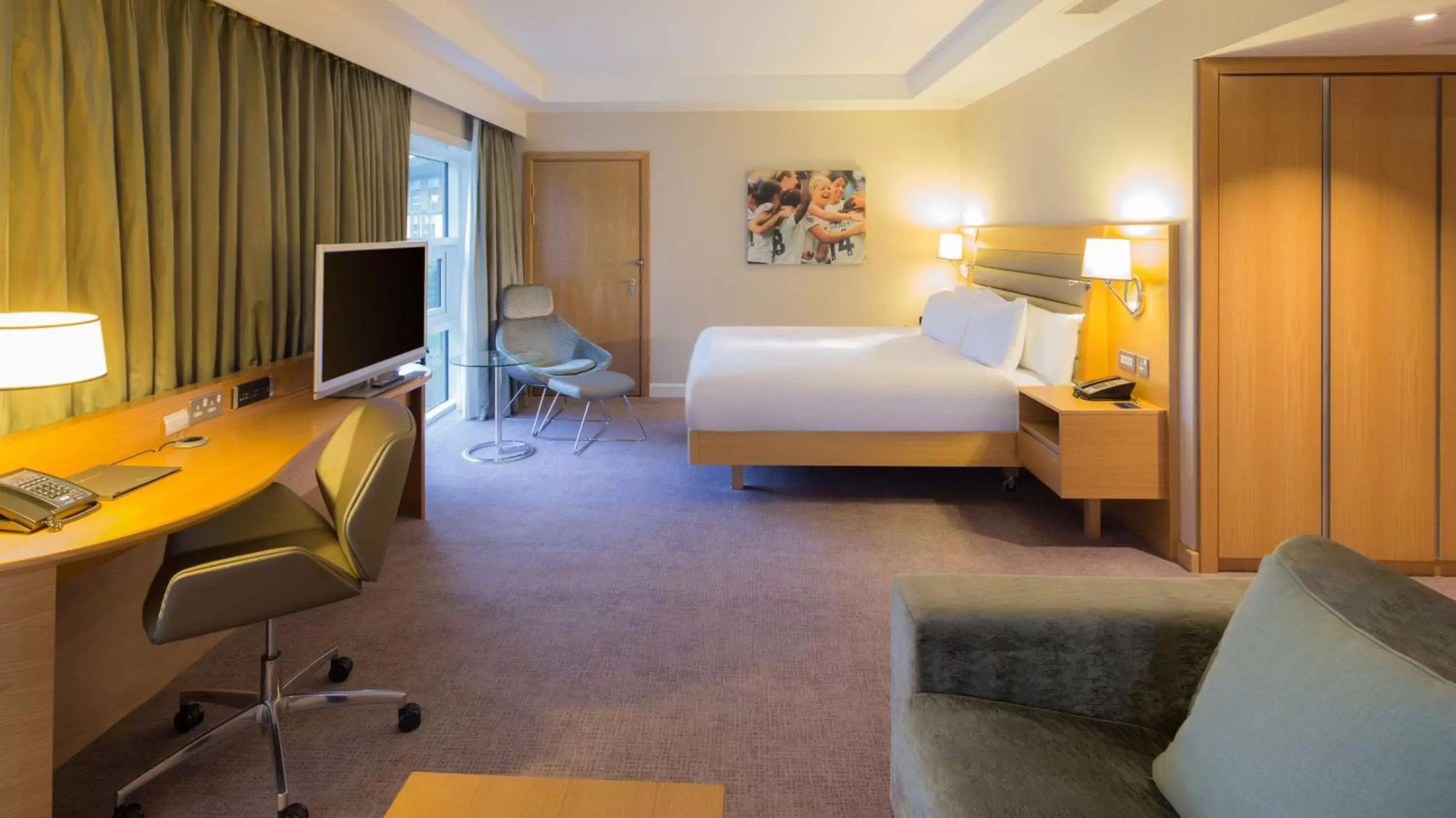 Bed, TV/Entertainment Center in Hilton At St Georges Park