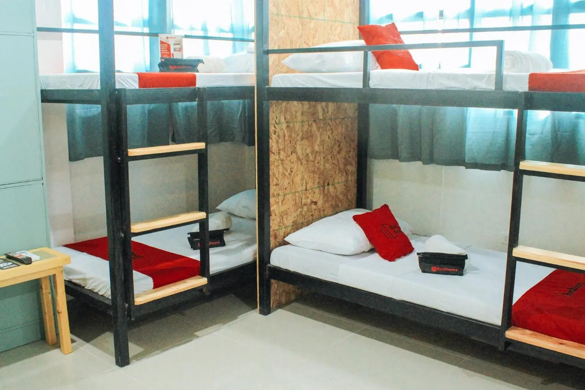 Bunk Bed in RedDoorz @ Taloto District Tagbilaran