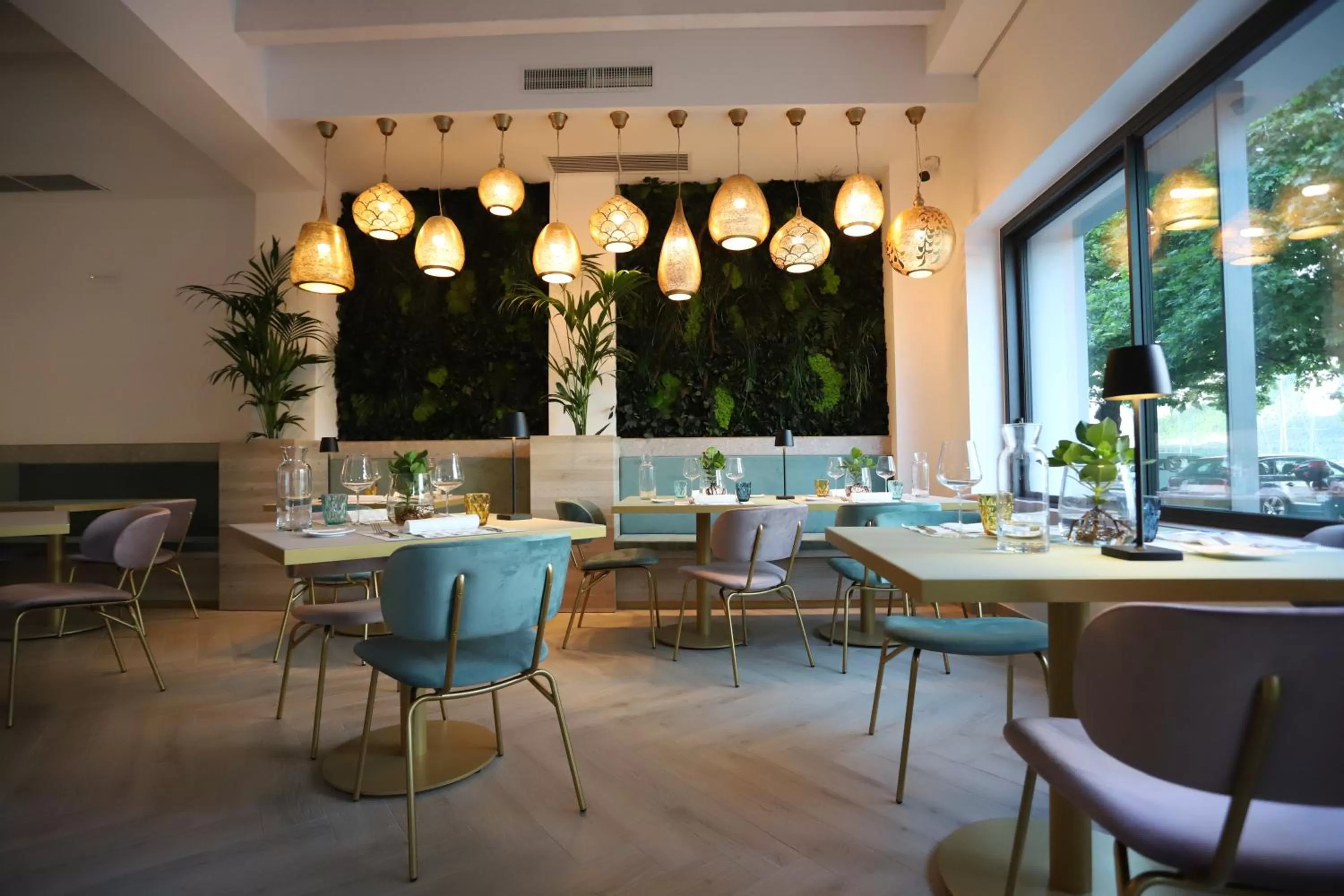 Restaurant/places to eat in LUXURY SUITES ROCOPOM - Lake Front