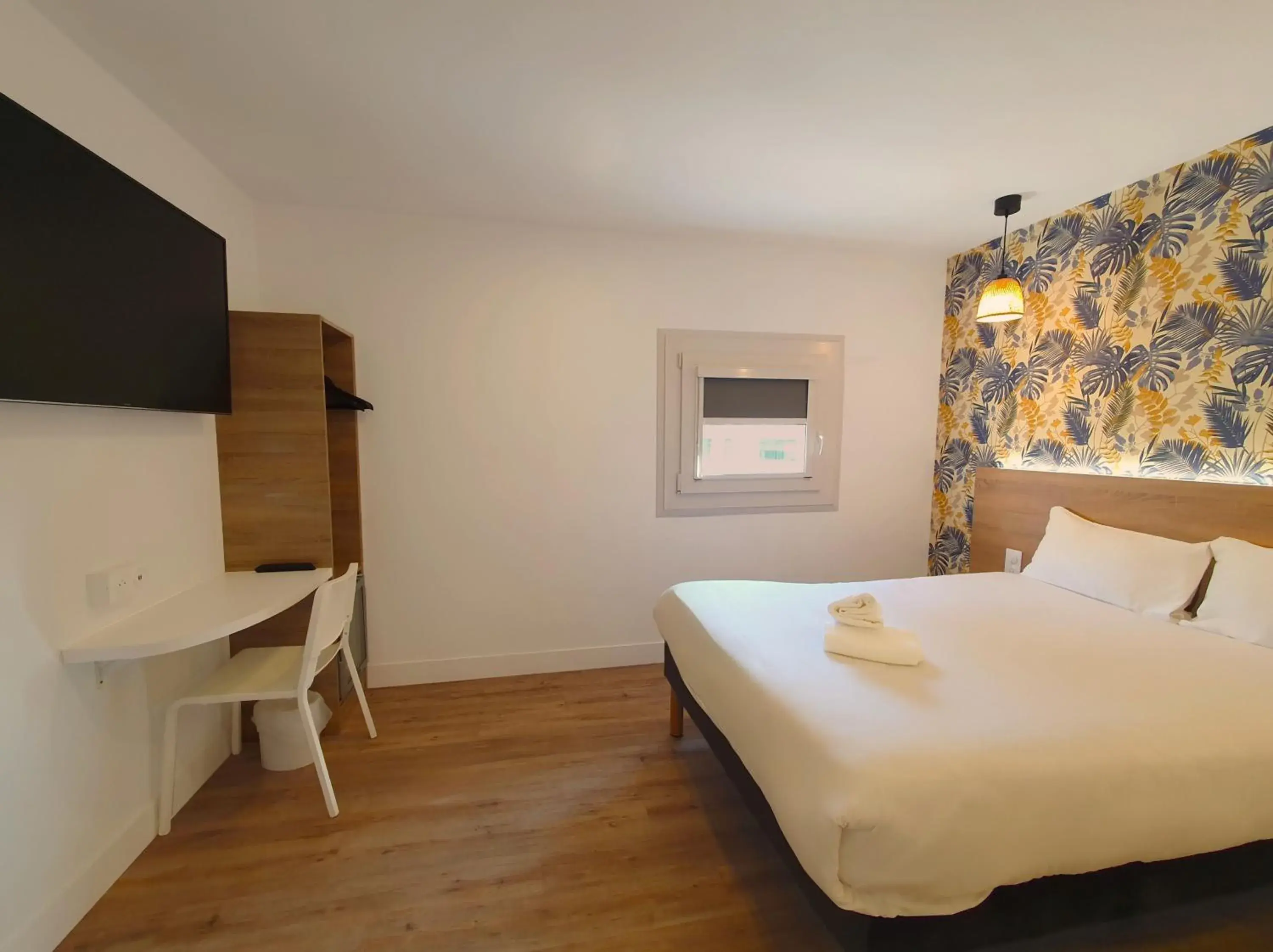 Bedroom, Bed in KYRIAD DIRECT TOULON OUEST - La Seyne sur Mer