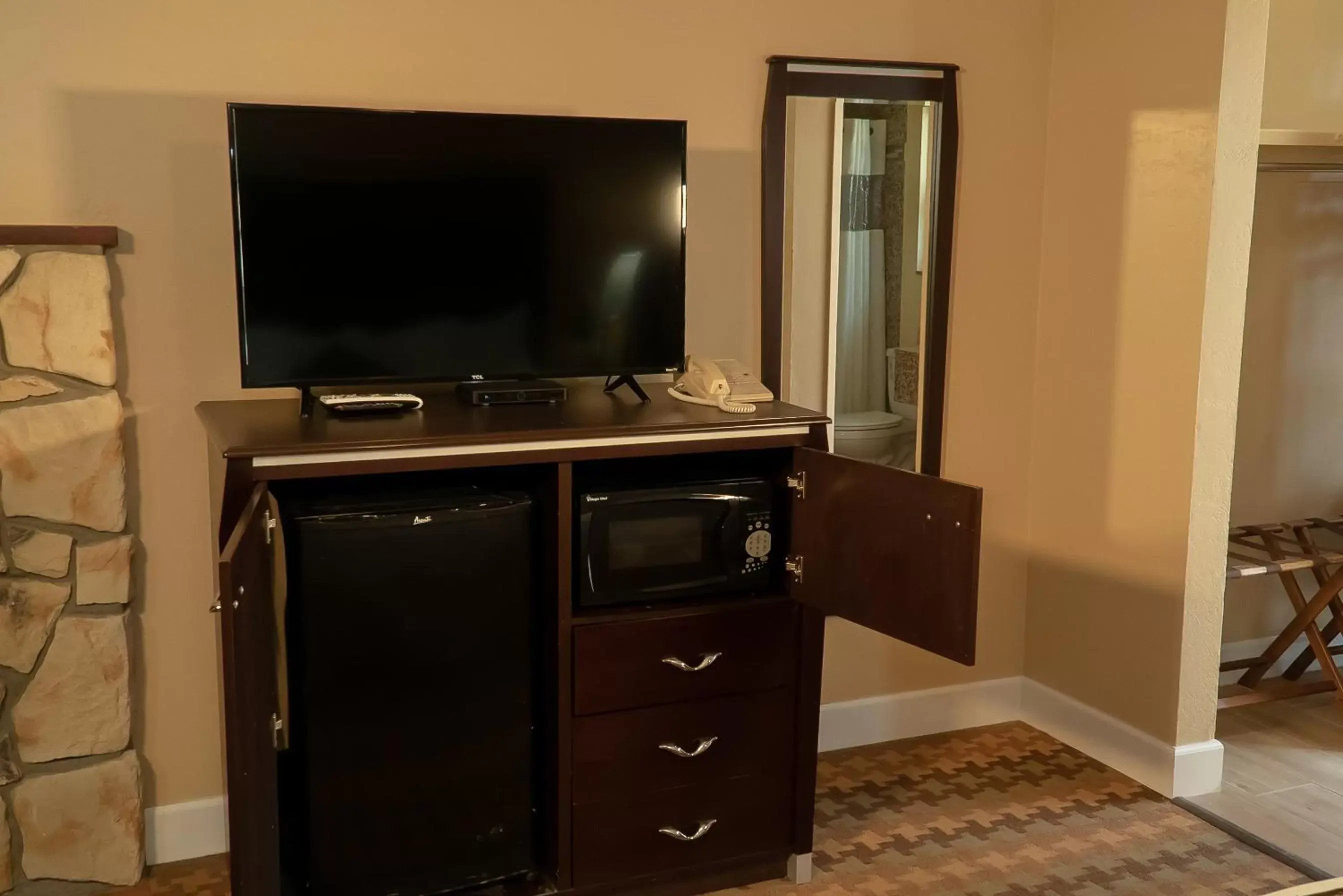 TV/Entertainment Center in Silver Surf Motel