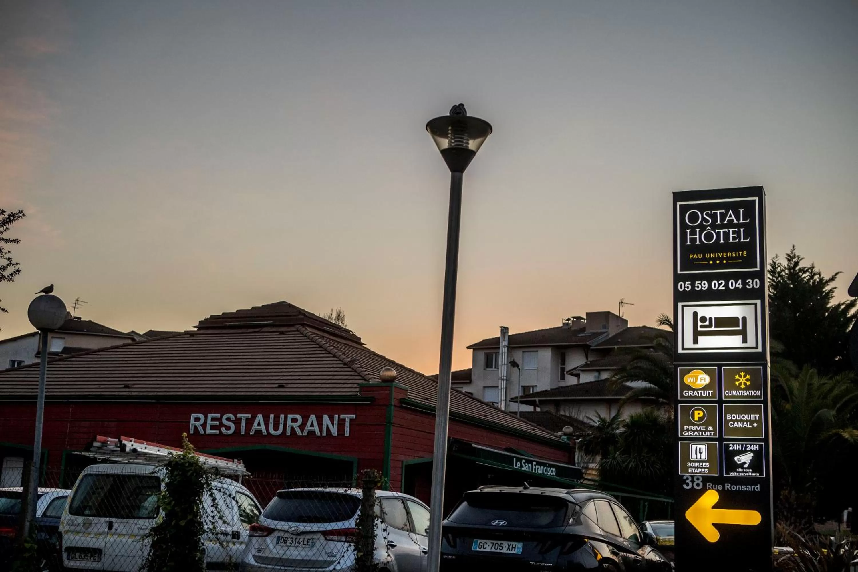 Property building in Ostal Pau Universite - Sure Hotel Collection by Best Western