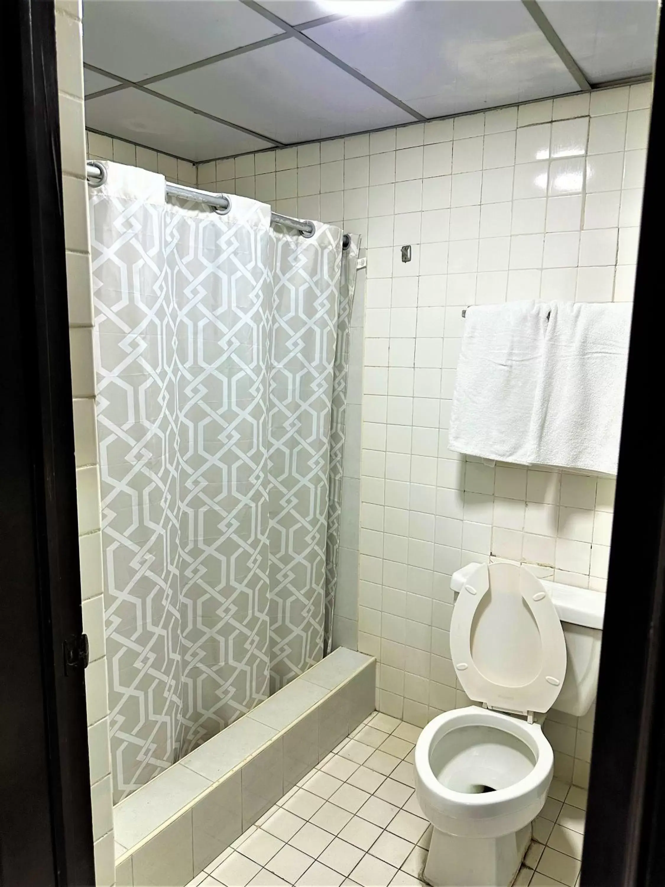 Bathroom in KAVIA MEOQUI HOTEL & SUITES