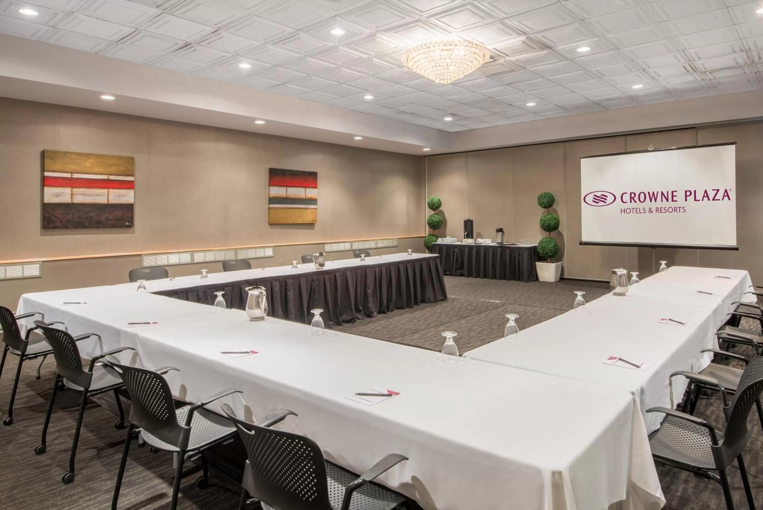 Meeting/conference room in Armon Plaza Montreal Airpt, Trademark Collection by Wyndham