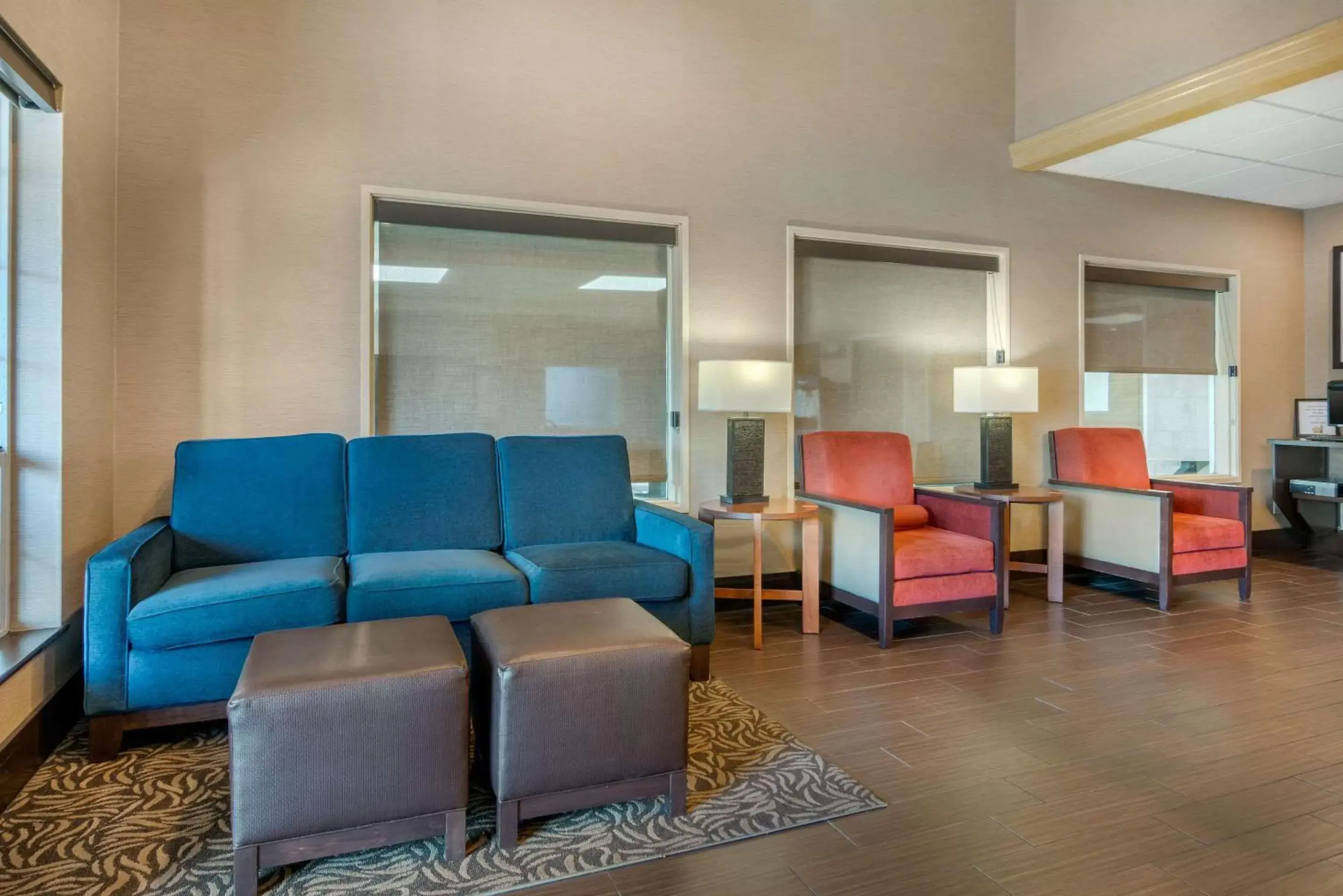 Lobby or reception, Seating Area in Comfort Inn Columbia Gorge