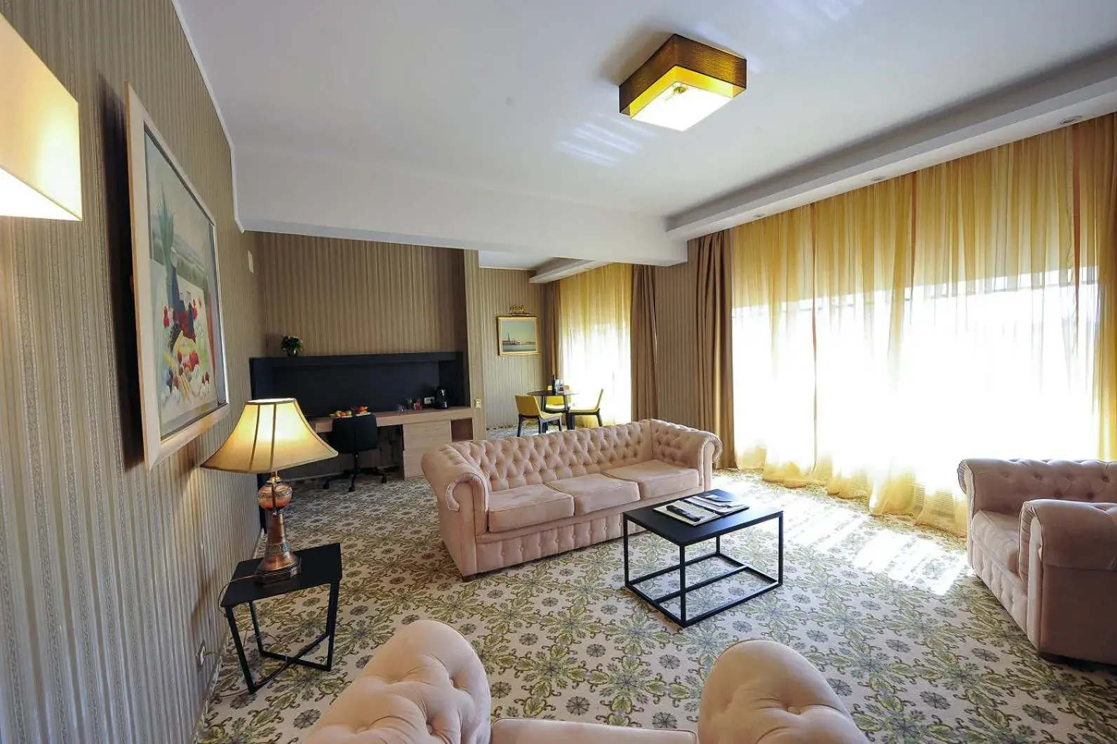 Living room, Seating Area in Crystal Palace Hotel