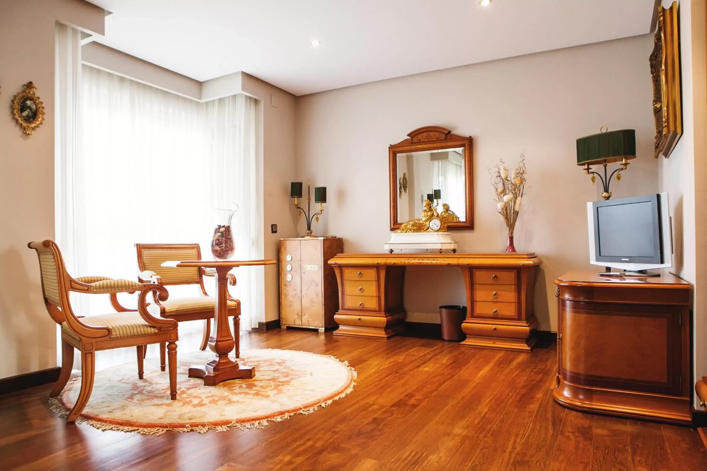 Photo of the whole room, TV/Entertainment Center in Hotel Ríos