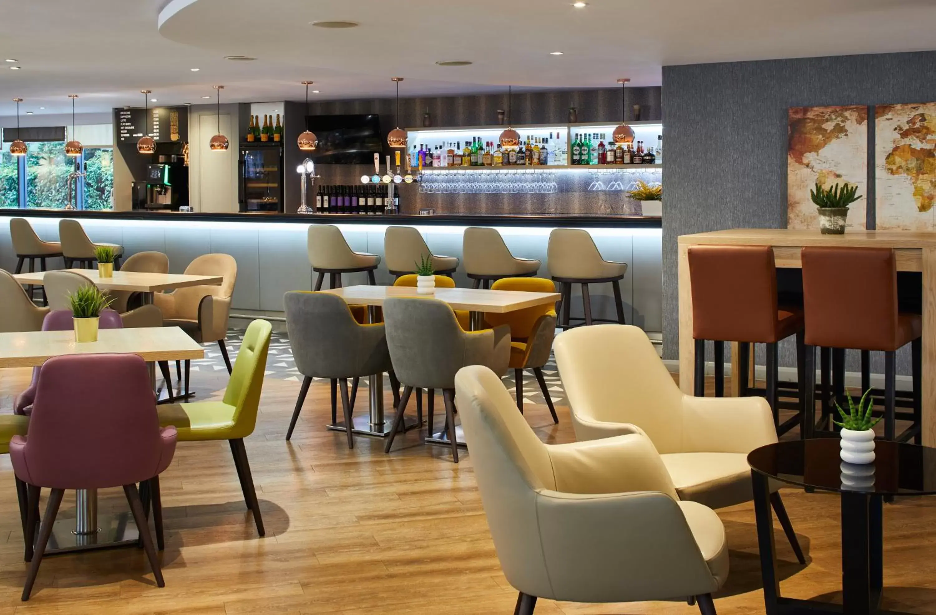 Lounge or bar, Lounge/Bar in Leonardo London Heathrow Airport