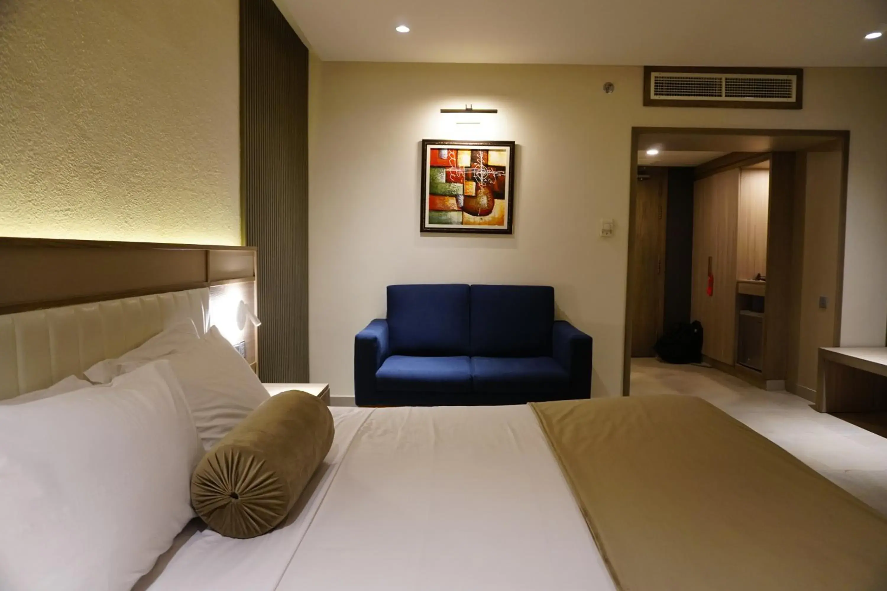 Bed in Regent Plaza Hotel & Convention Center