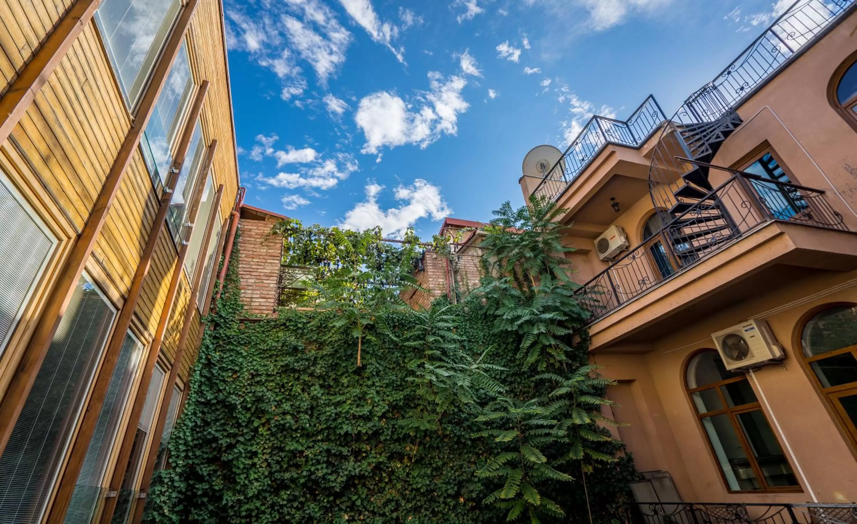 Property building in Tamarisi Old Tbilisi