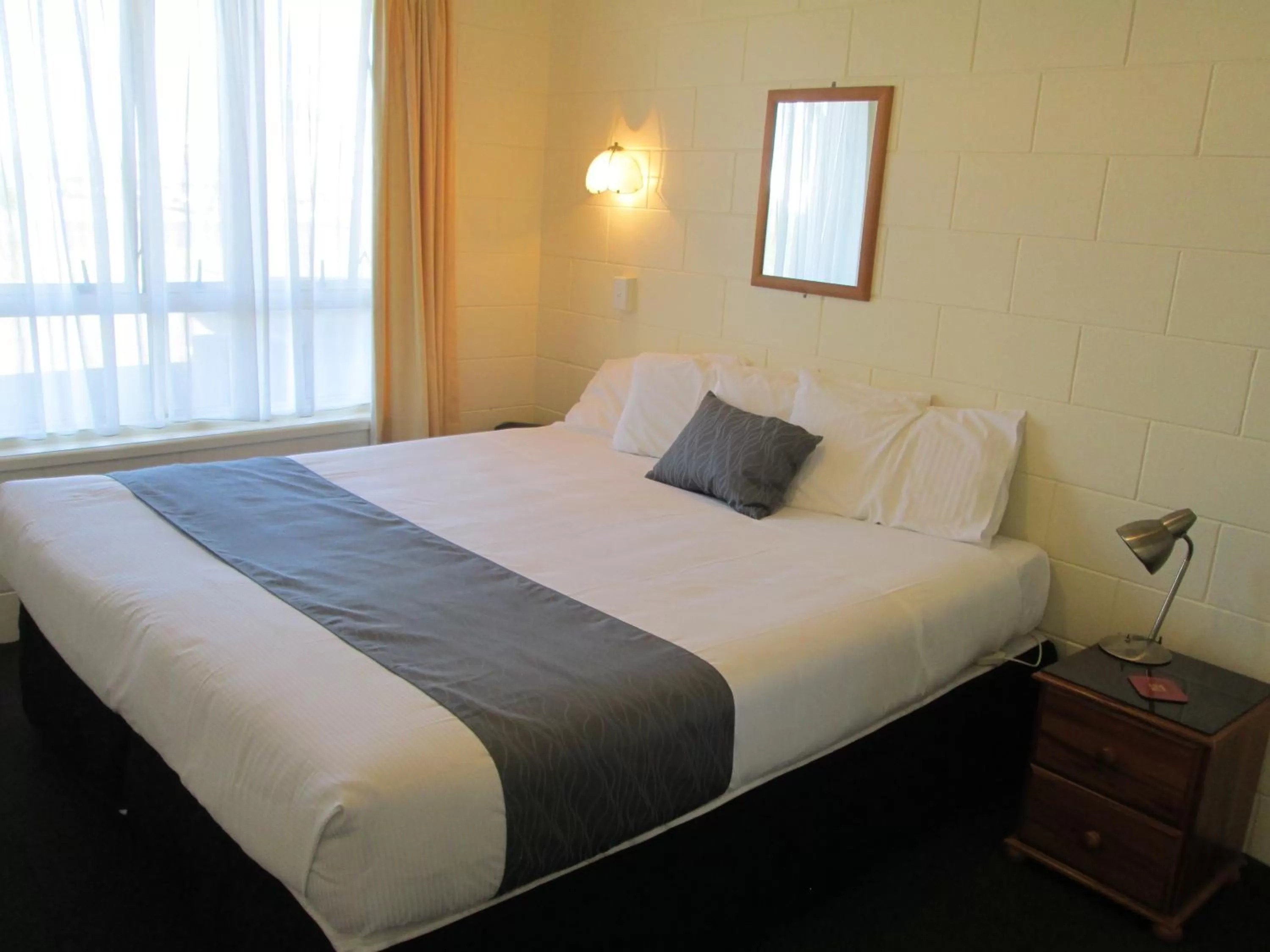 One-Bedroom Apartment in Shortland Court Motel