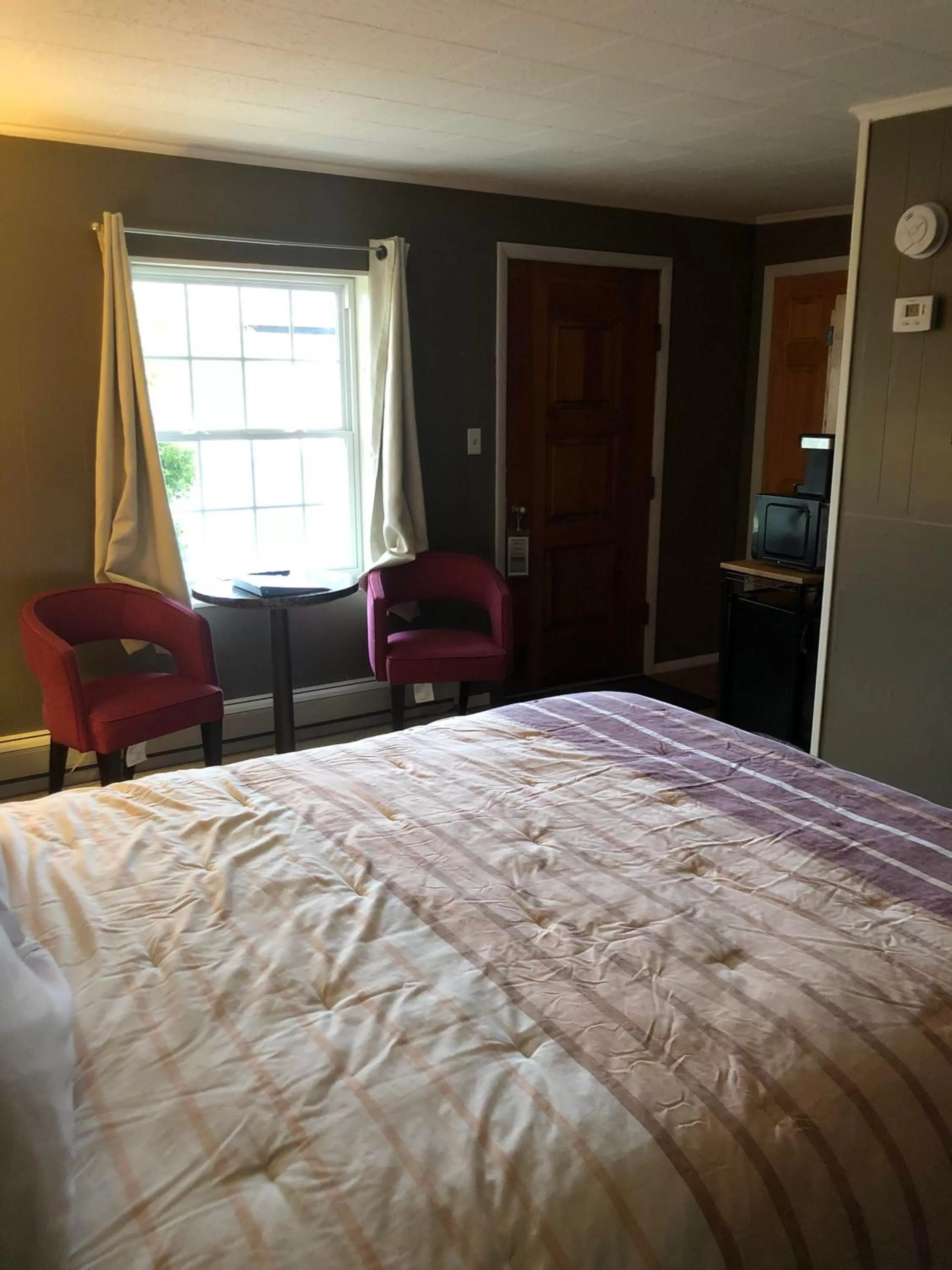 Bed in Oakes Oramel Inn