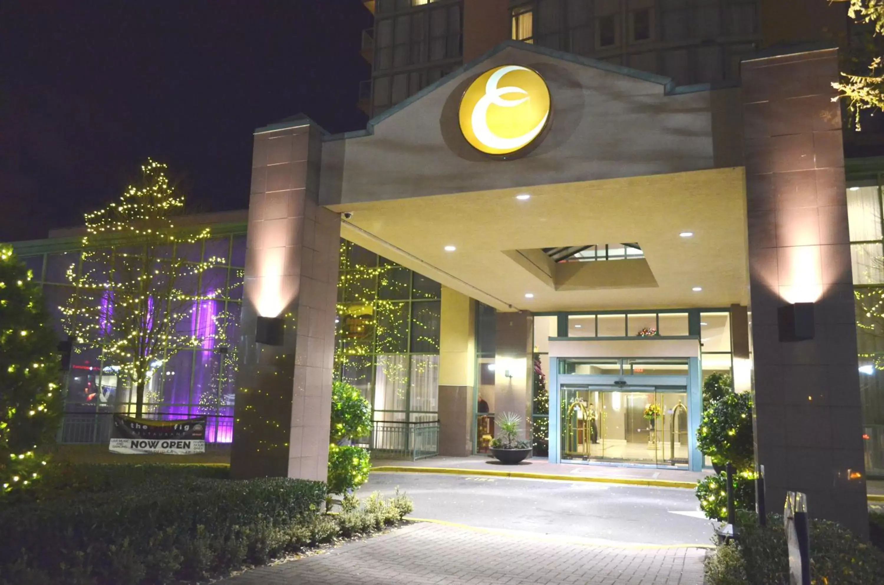 Facade/entrance in Executive Plaza Hotel & Conference Centre, Metro Vancouver