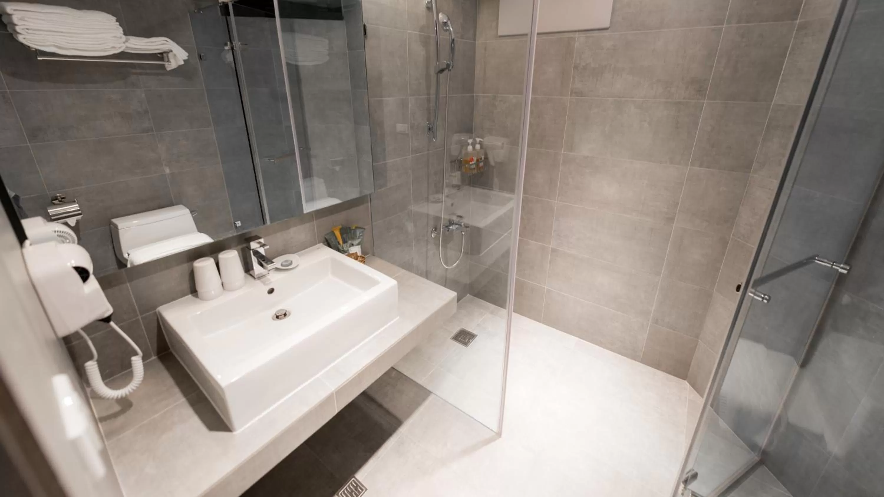 Shower in Wountain Hotel