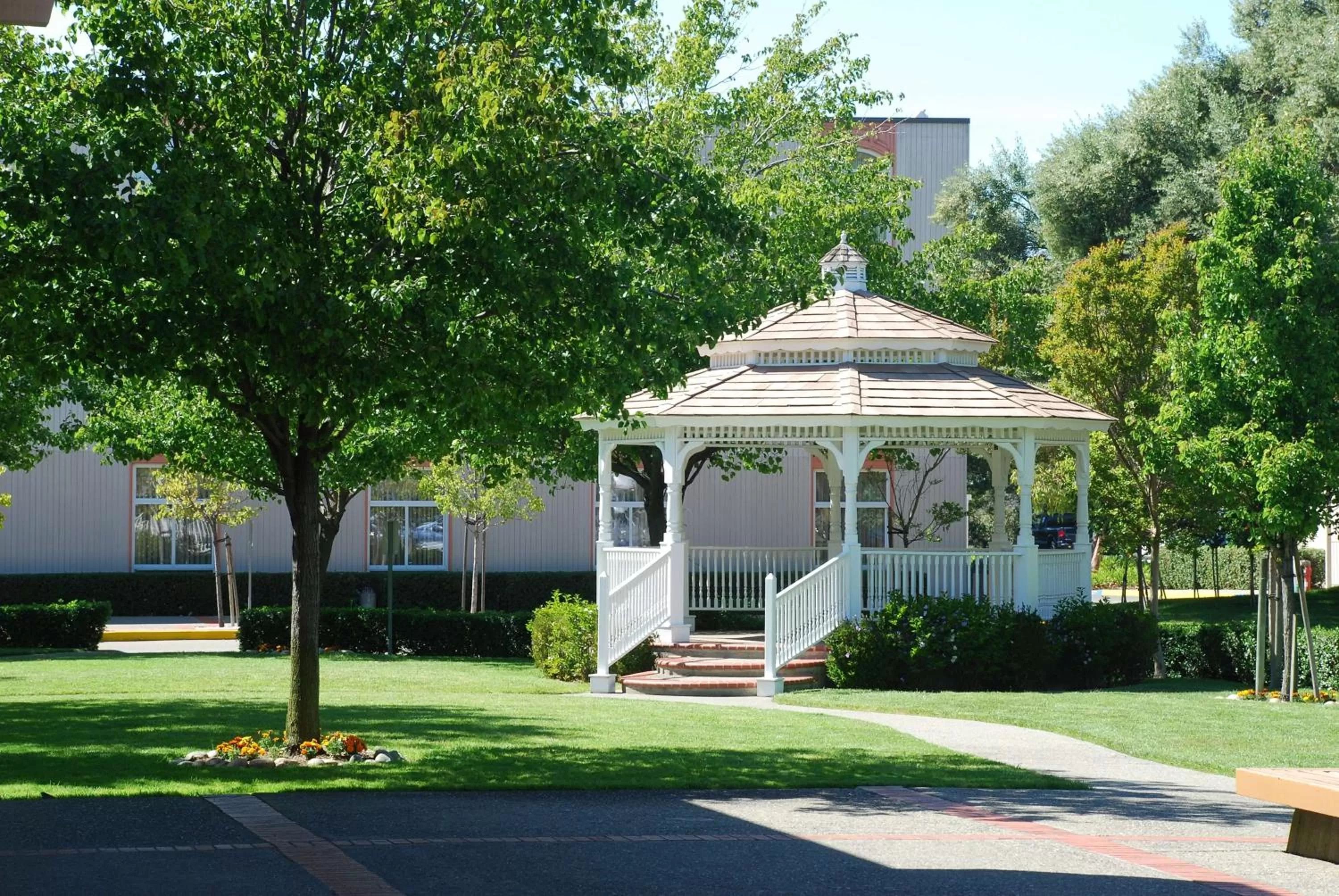 Property Building in Hilton Oakland Airport