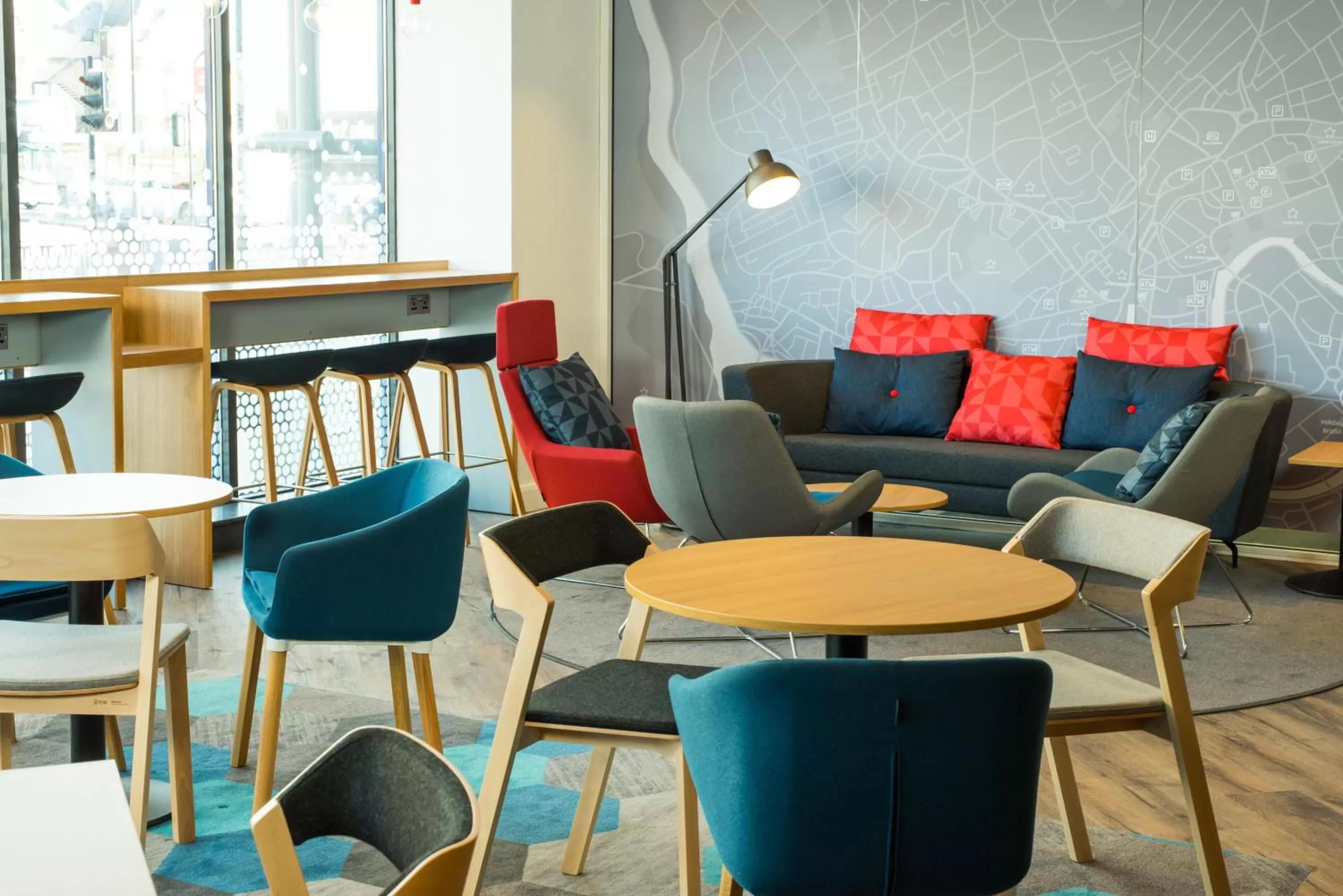 Restaurant/places to eat in Holiday Inn Express Bristol City Centre by IHG