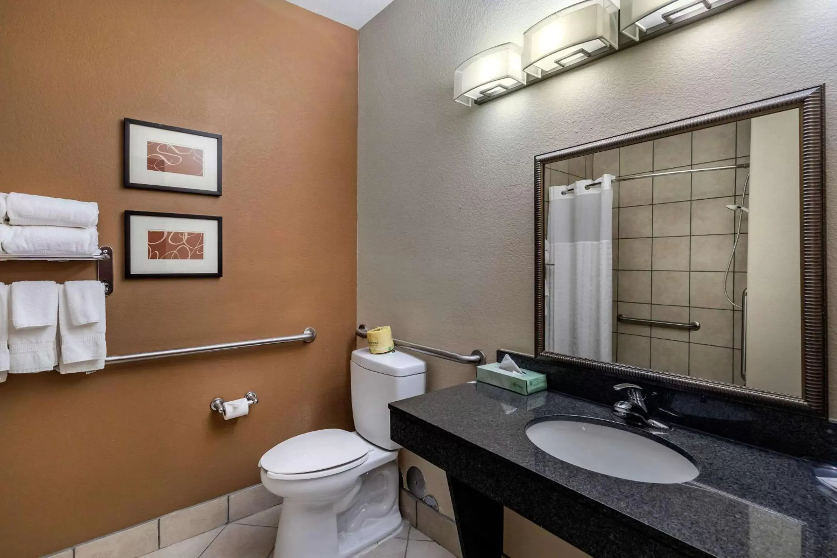 Photo of the whole room, Bathroom in Comfort Suites Ennis